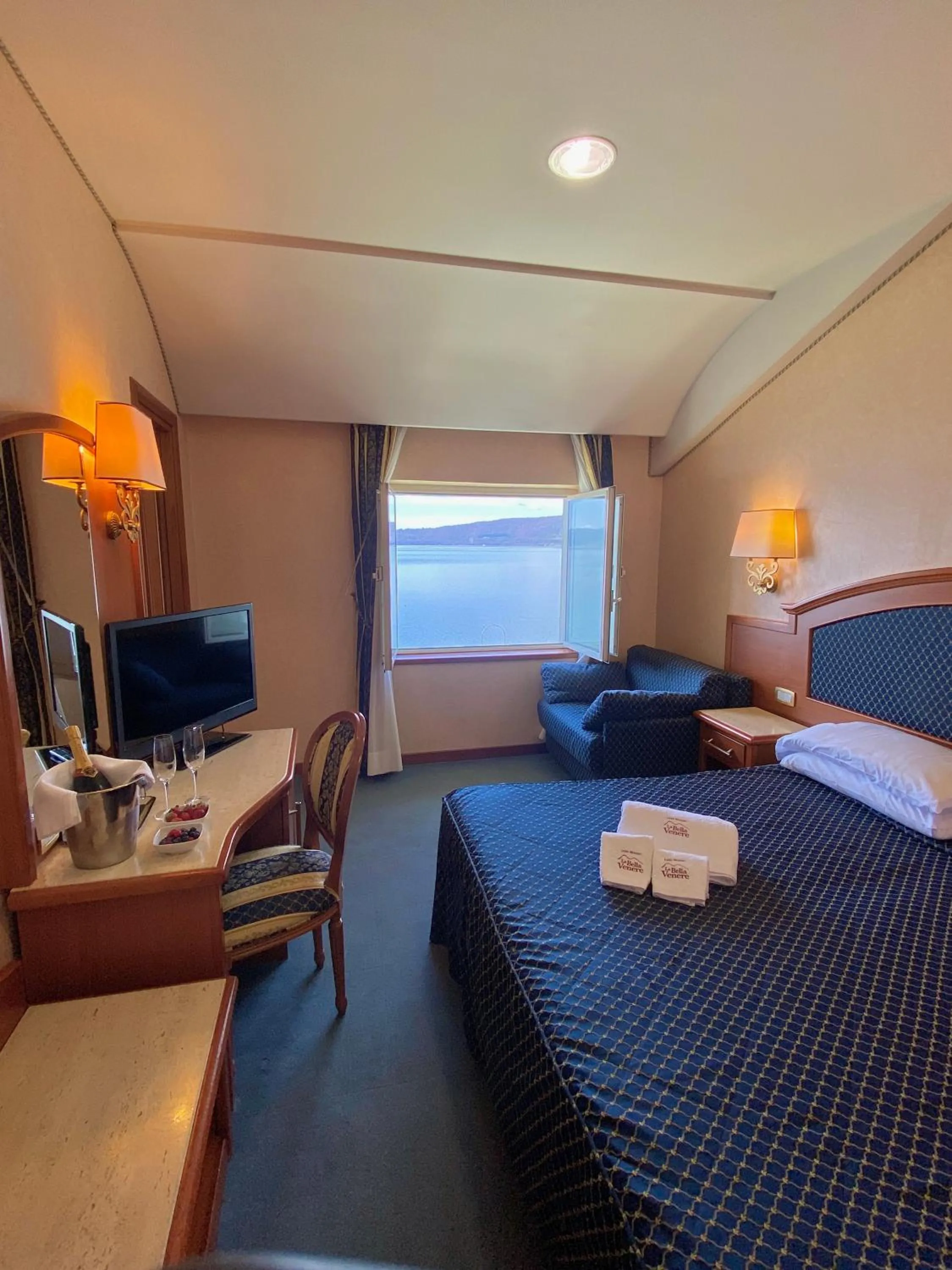 Bed in Hotel La Bella Venere