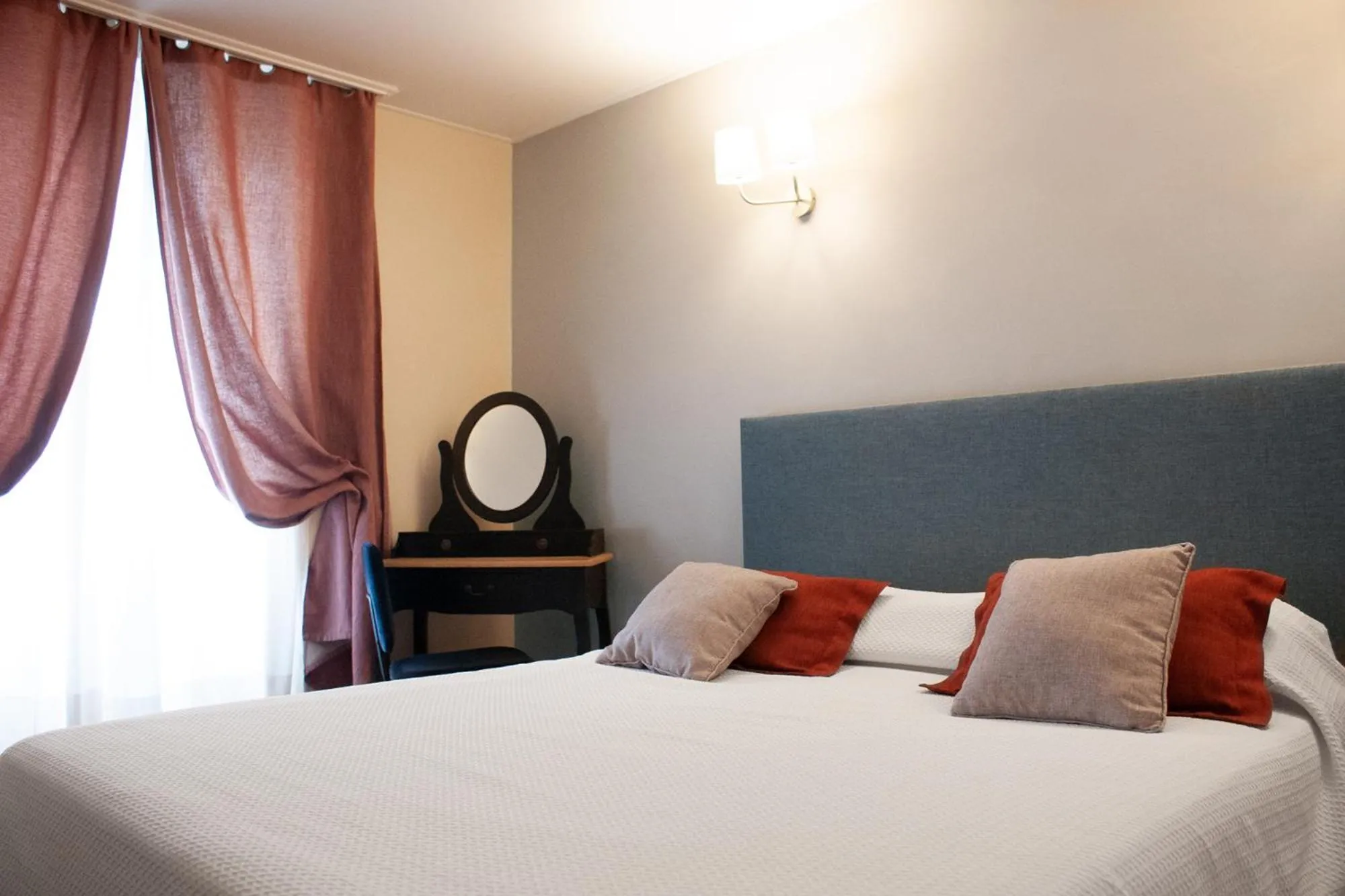 Bedroom, Bed in Hôtel du Mont Blanc