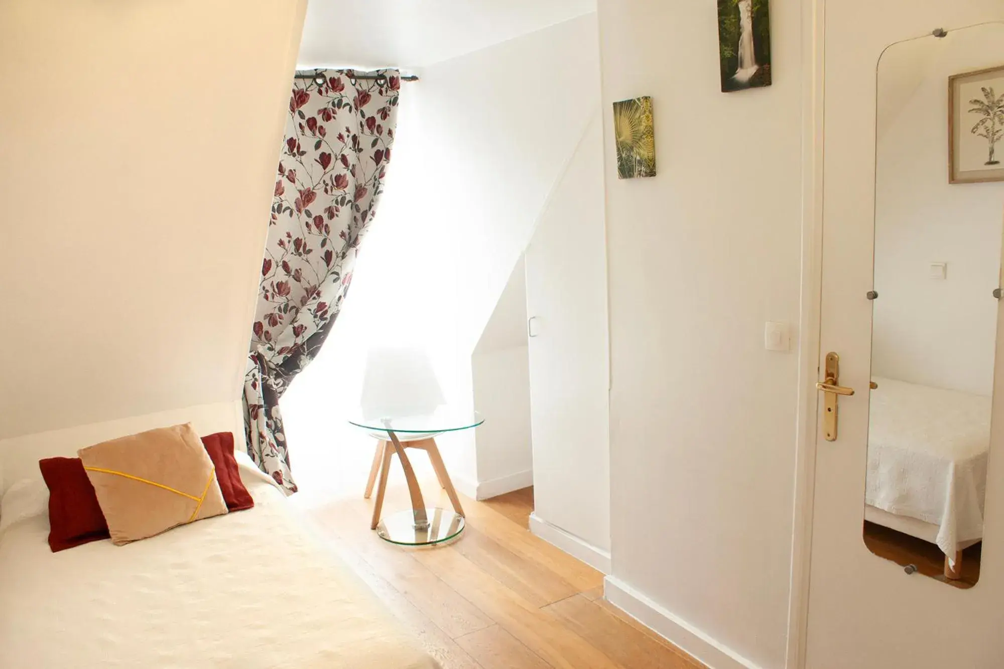 Bedroom, Bed in Hôtel du Mont Blanc Bedroom, Bed in Hôtel du Mont Blanc