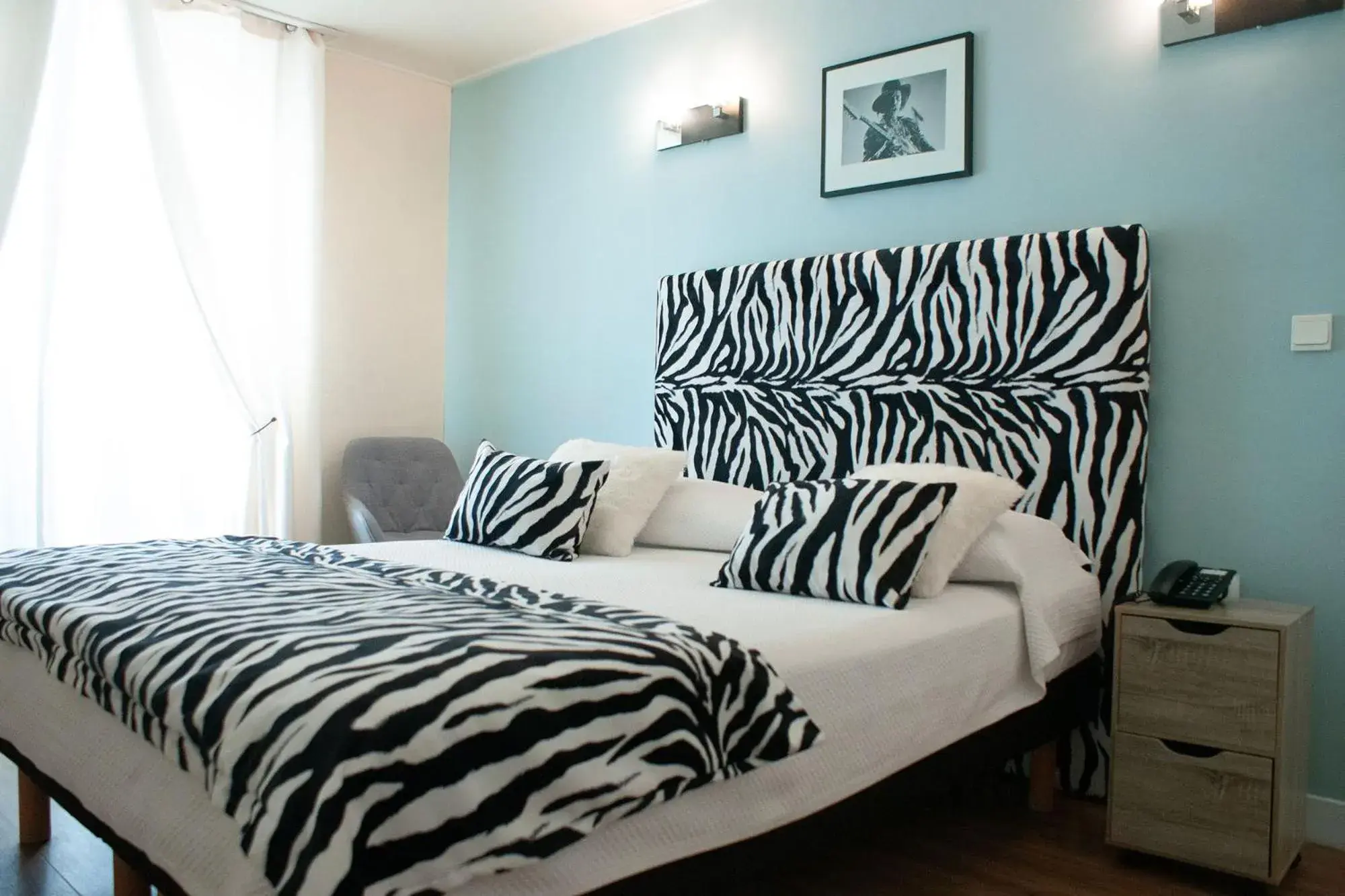 Bedroom, Bed in Hôtel du Mont Blanc Bedroom, Bed in Hôtel du Mont Blanc