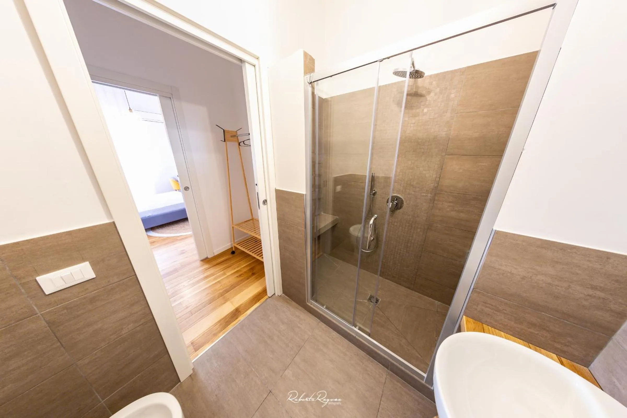 Shower in Sweet Roma 315