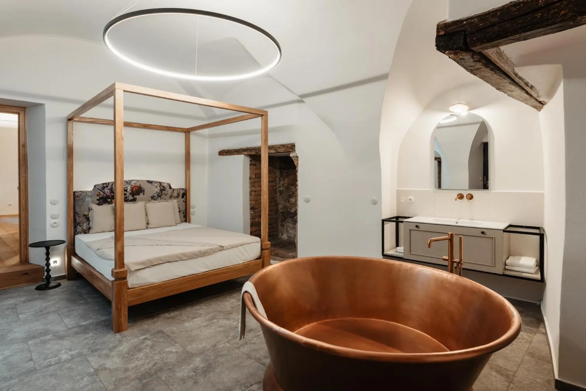 Bath, Bed in Hotel Clemar