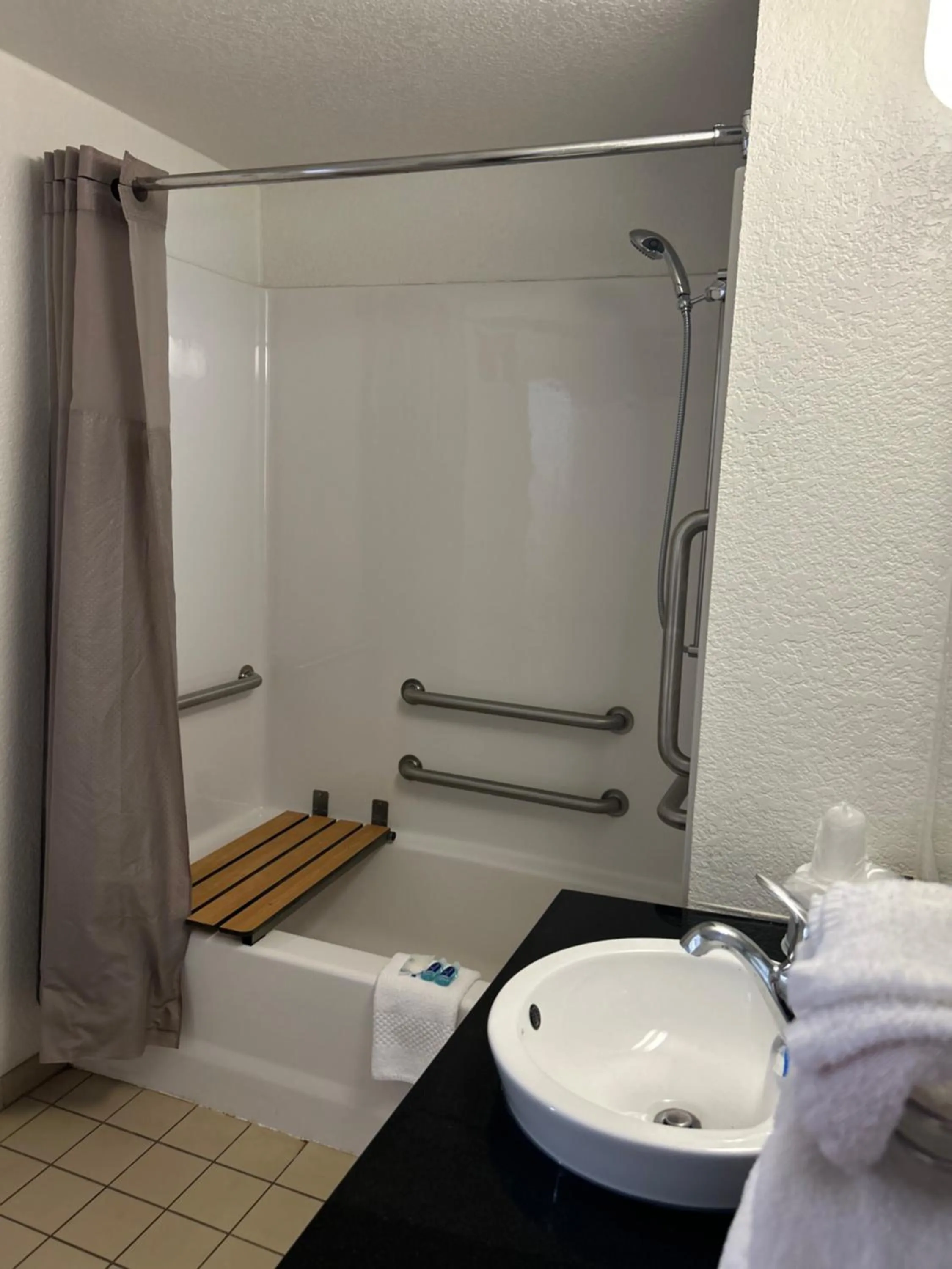 Shower in Rodeway Inn Washington PA