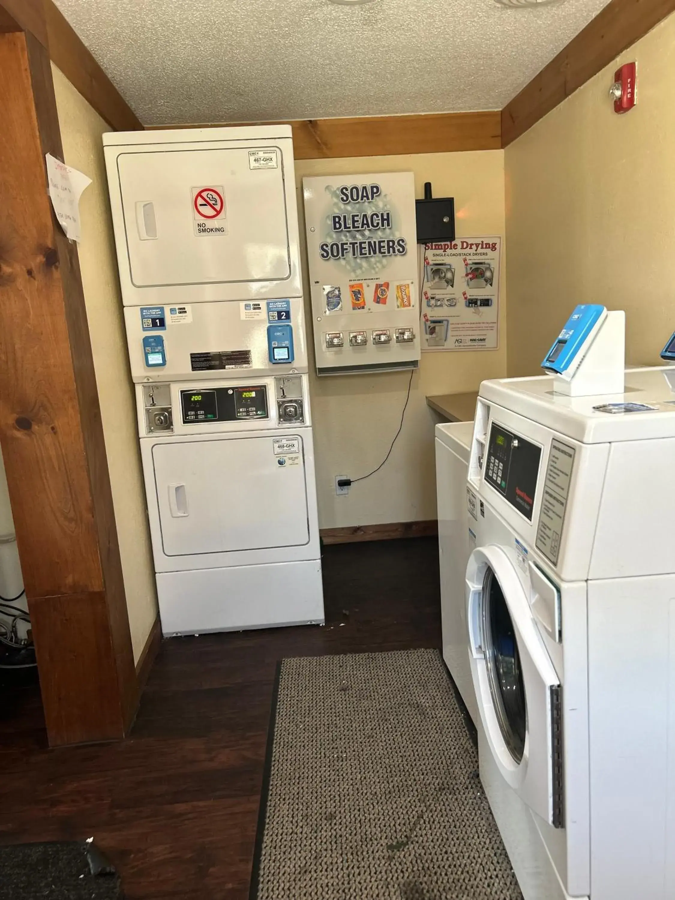 washing machine, Kitchen/Kitchenette in Rodeway Inn Washington PA