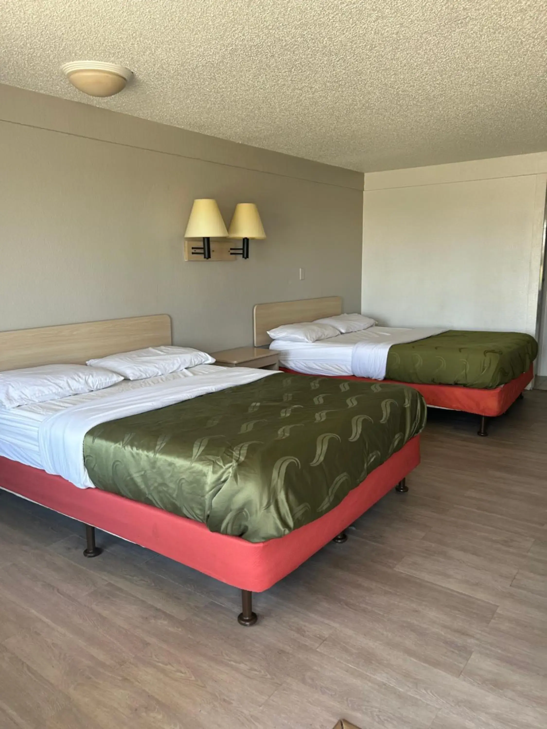 Bedroom, Bed in Rodeway Inn Washington PA