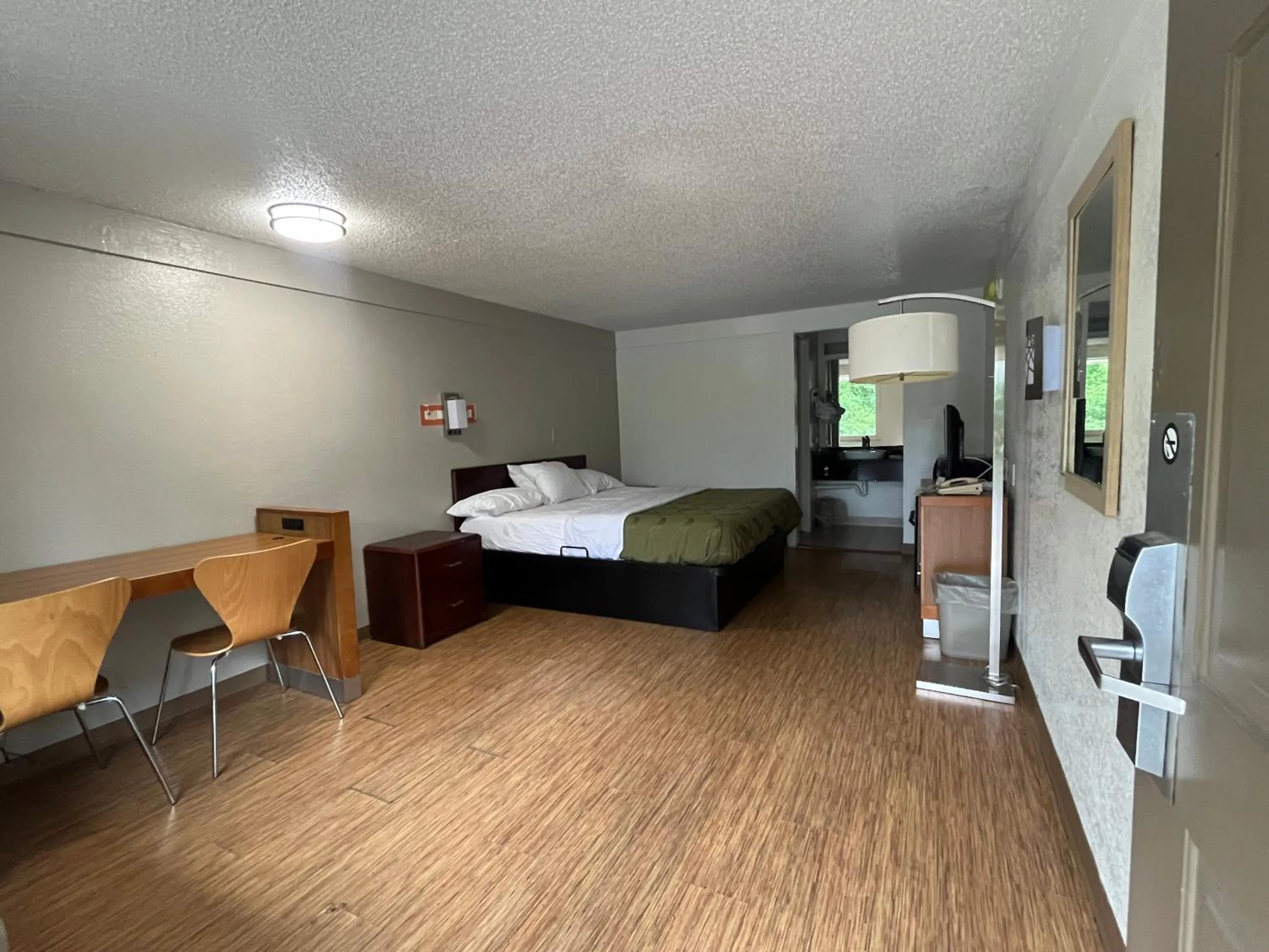 Bed in Rodeway Inn Washington PA