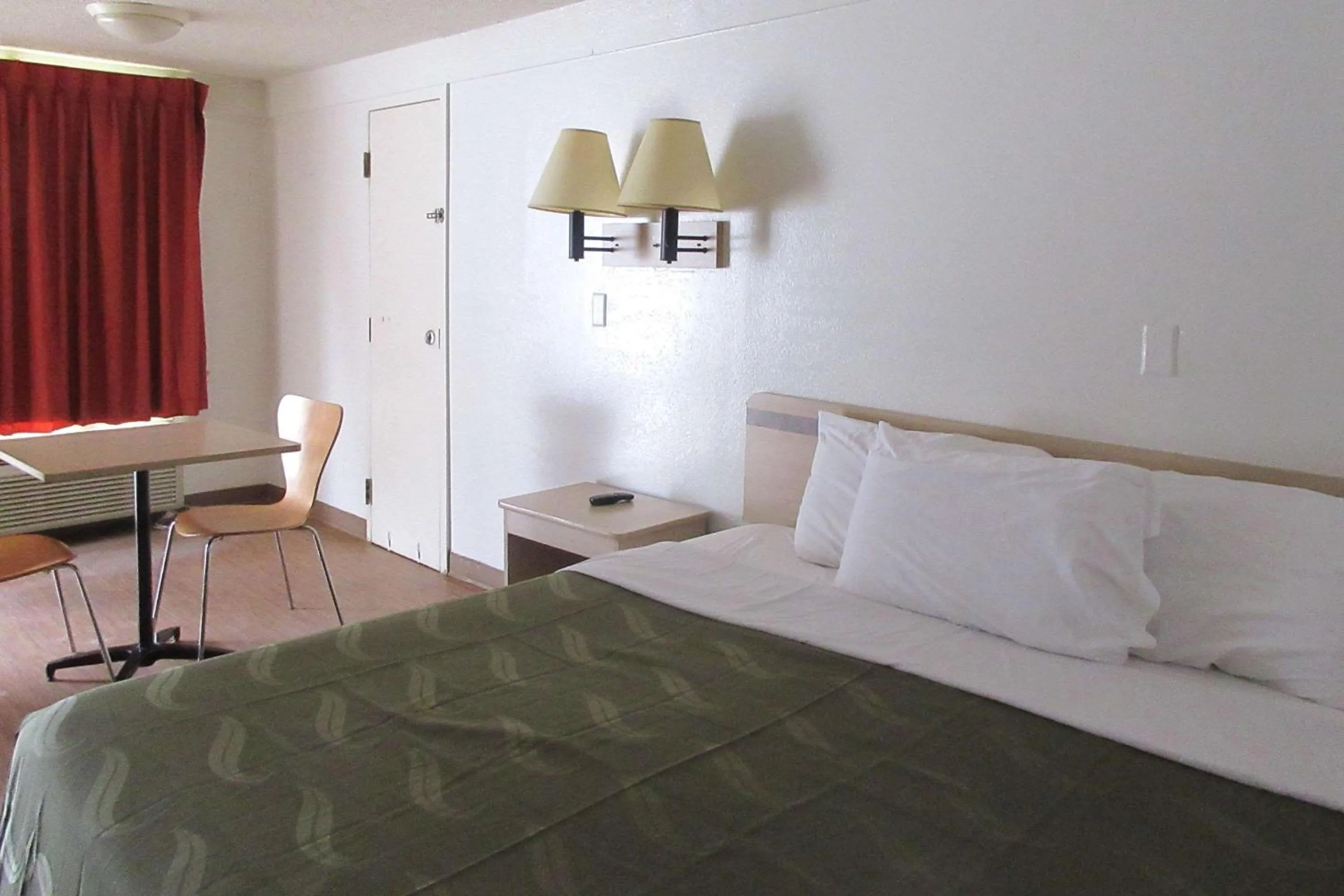 Photo of the whole room, Bed in Rodeway Inn Washington PA