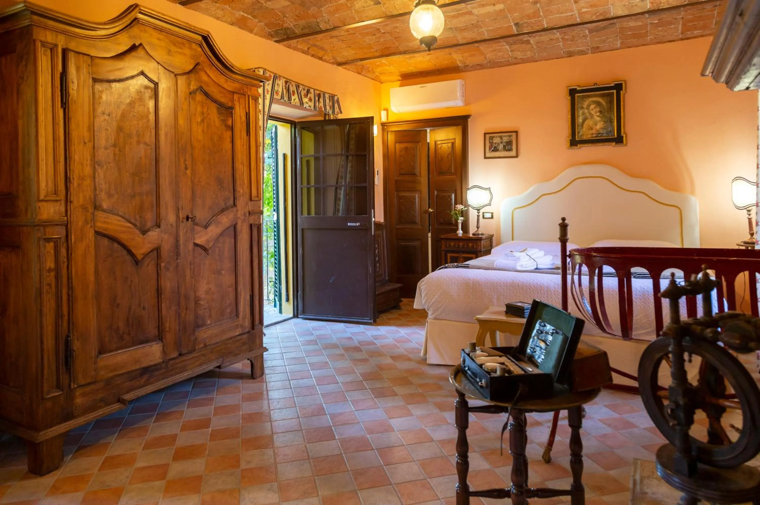 Photo of the whole room, Bed in Palazzo Sismonda
