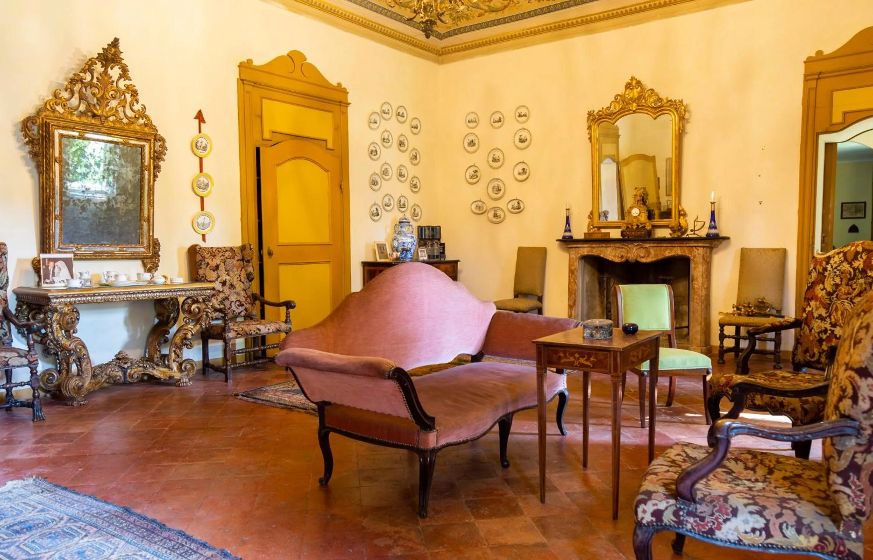 Living room in Palazzo Sismonda