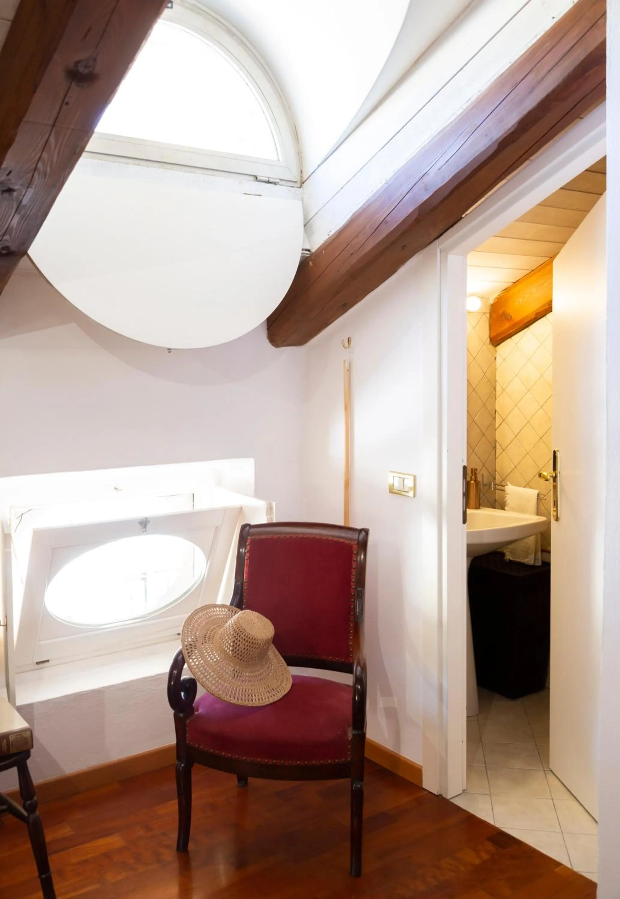 Bathroom, Bed in Palazzo Sismonda