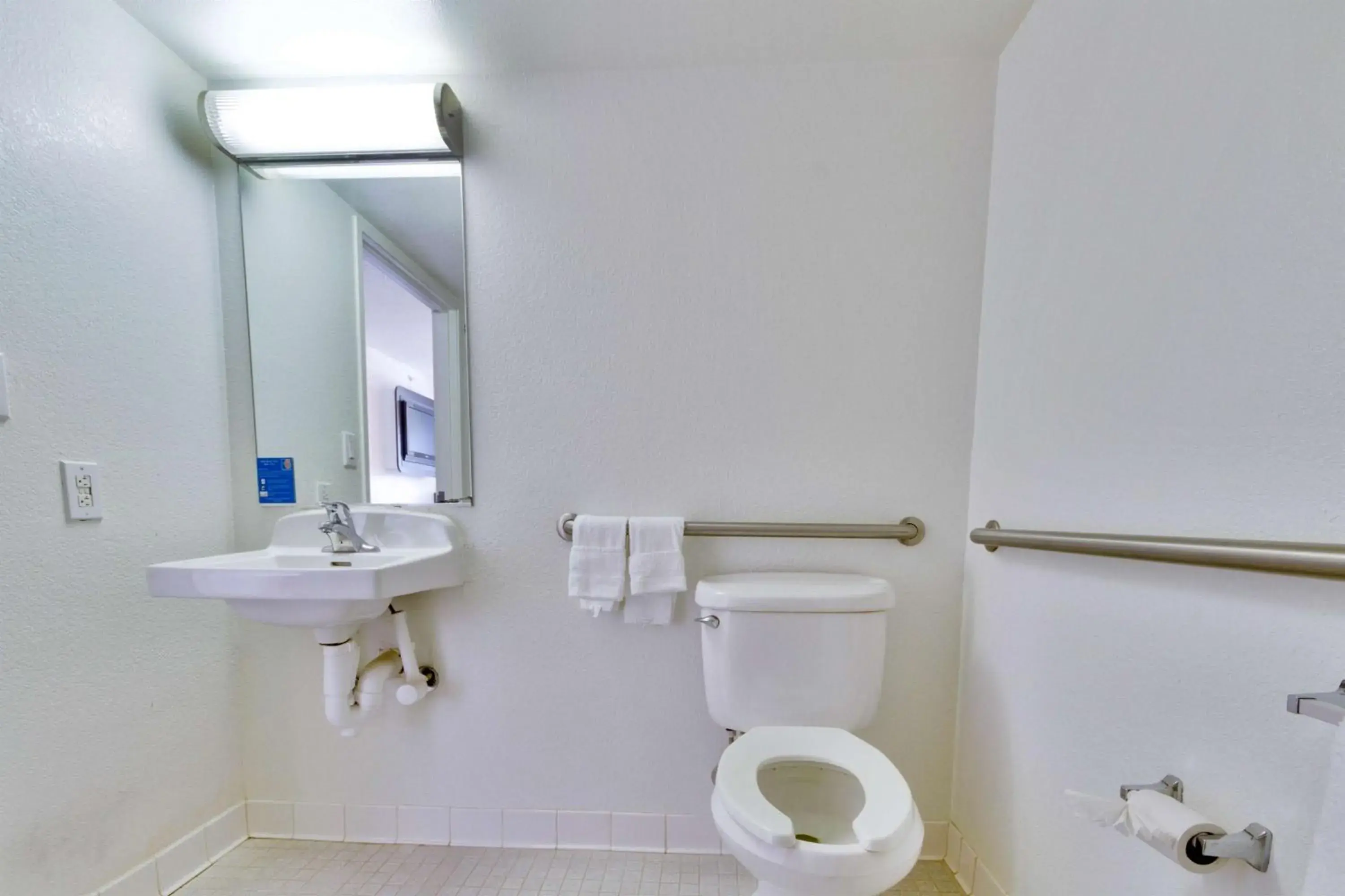 Toilet, Bathroom in Motel 6 Lewisville, TX - Dallas