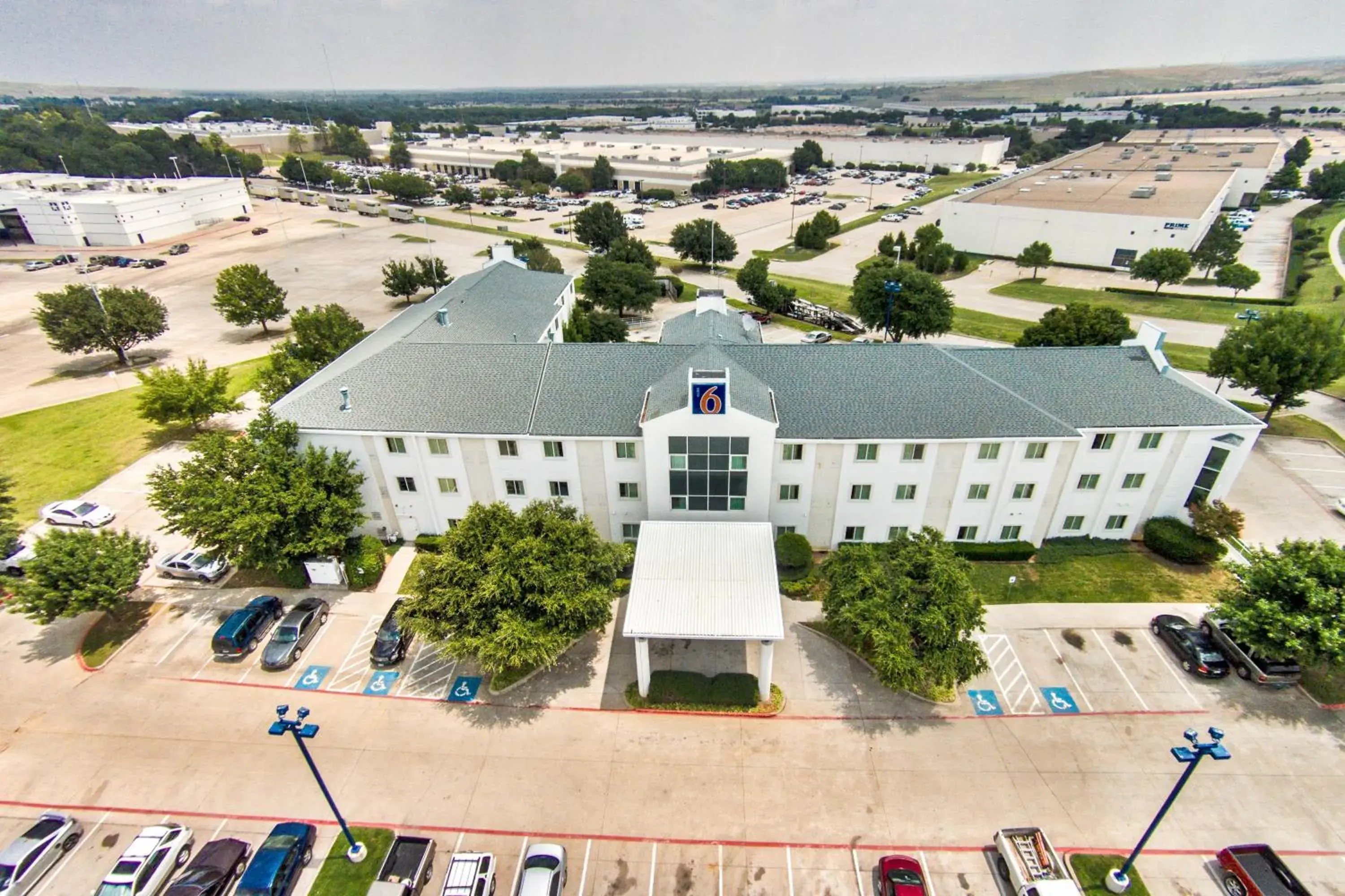 Facade/entrance, Bird's-eye View in Motel 6 Lewisville, TX - Dallas