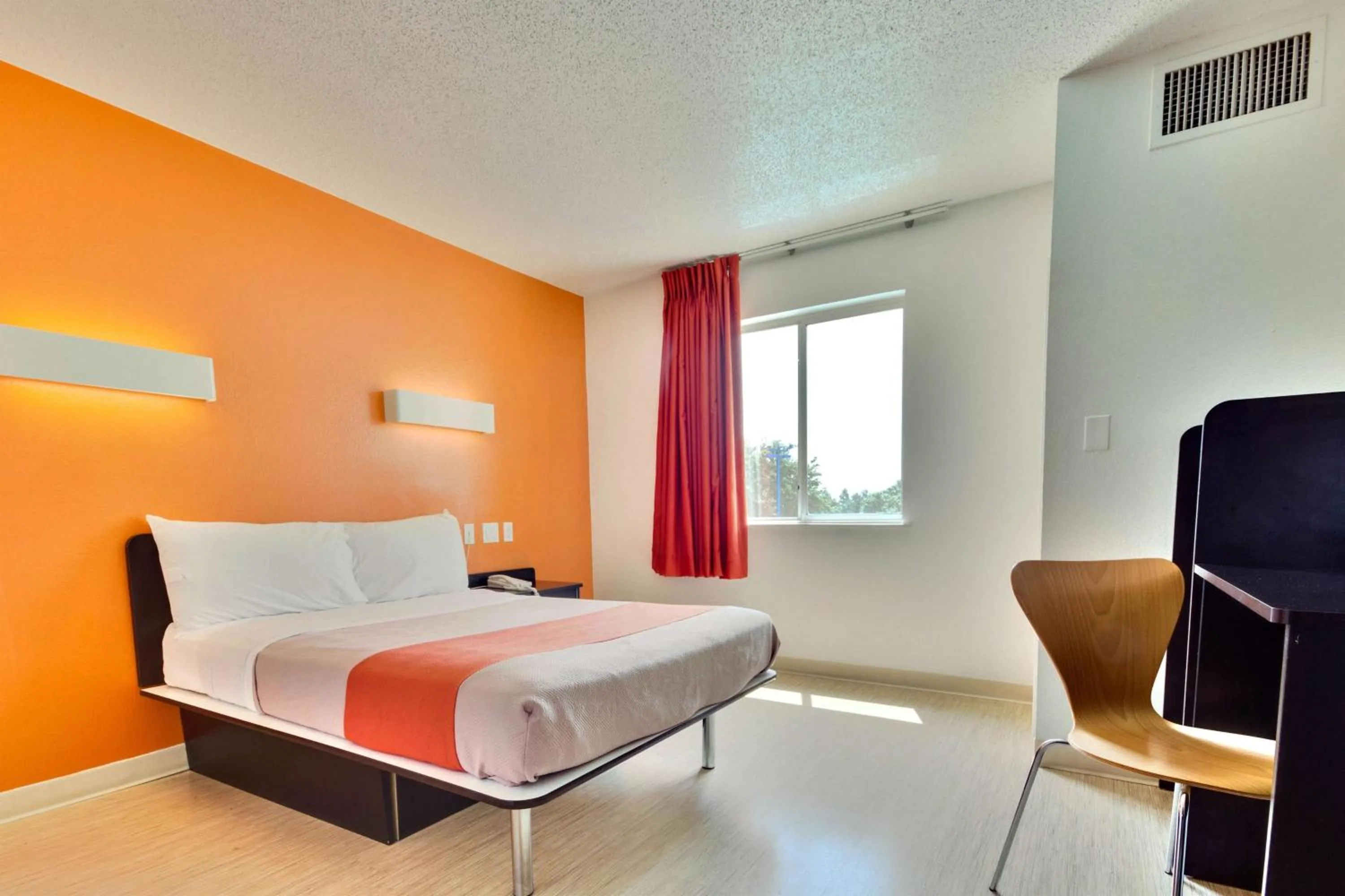 Bedroom, Bed in Motel 6-Lewisville, TX - Dallas