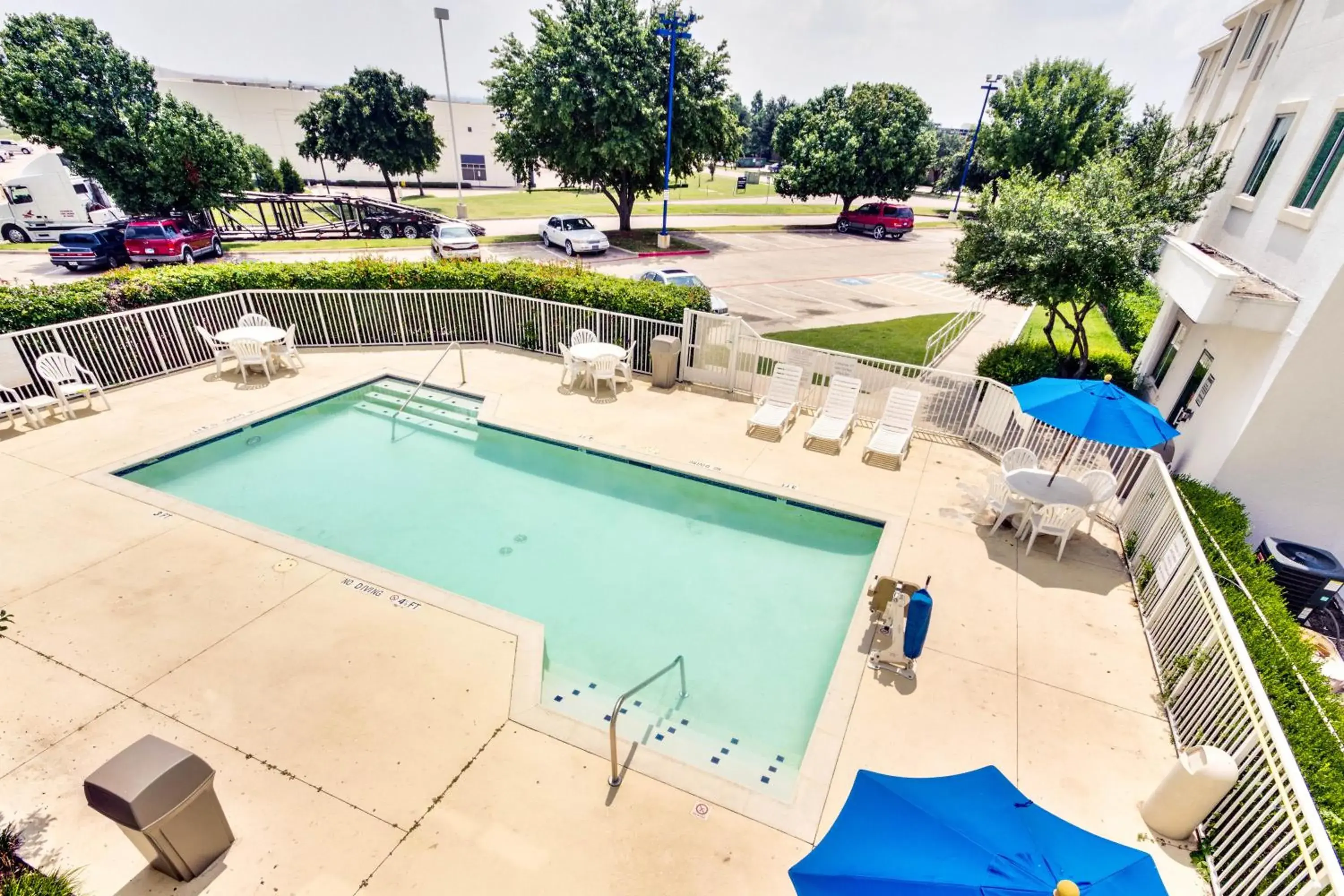 Swimming pool, Pool View in Motel 6 Lewisville, TX - Dallas