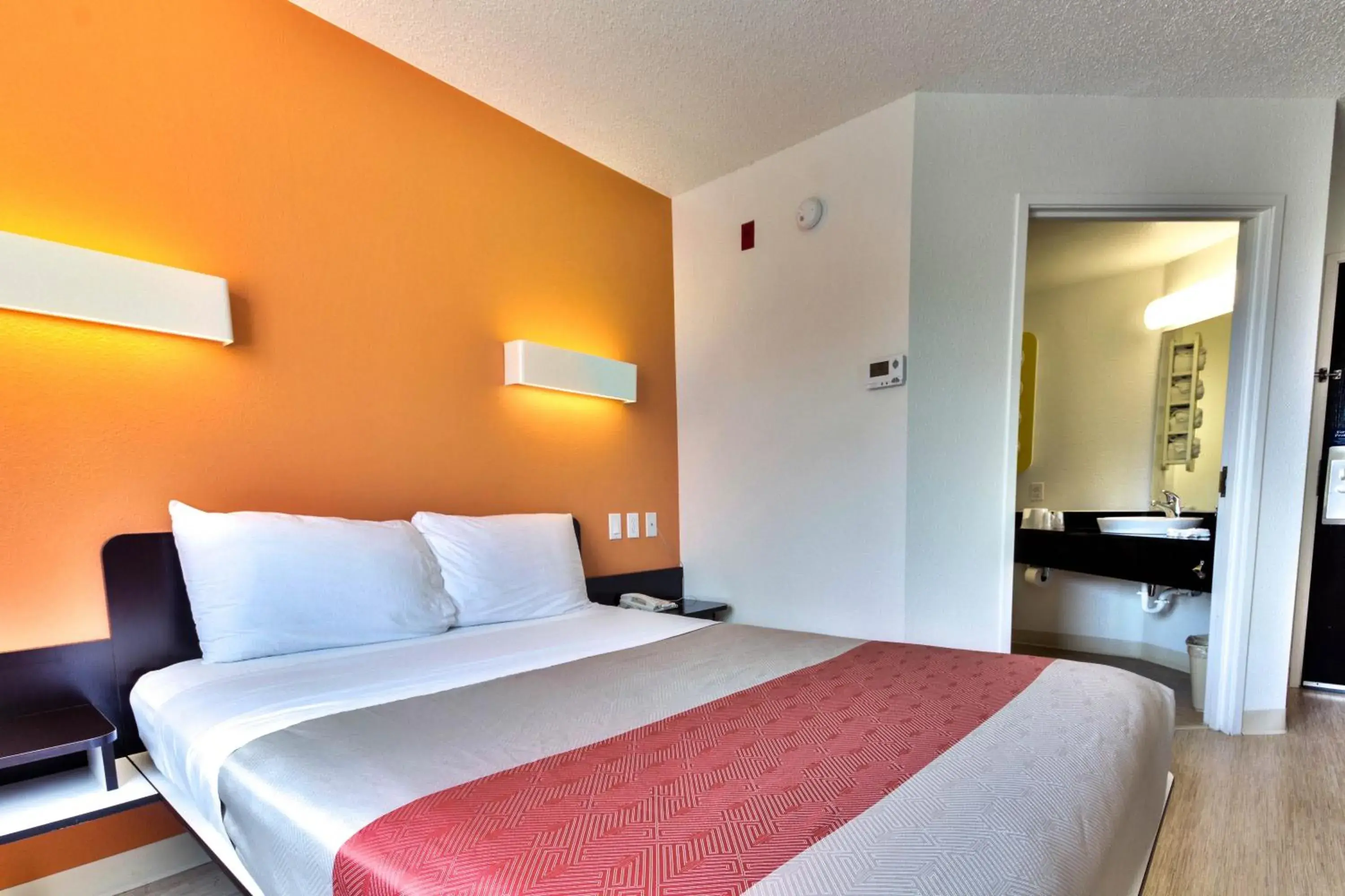 Bedroom, Bed in Motel 6 Lewisville, TX - Dallas