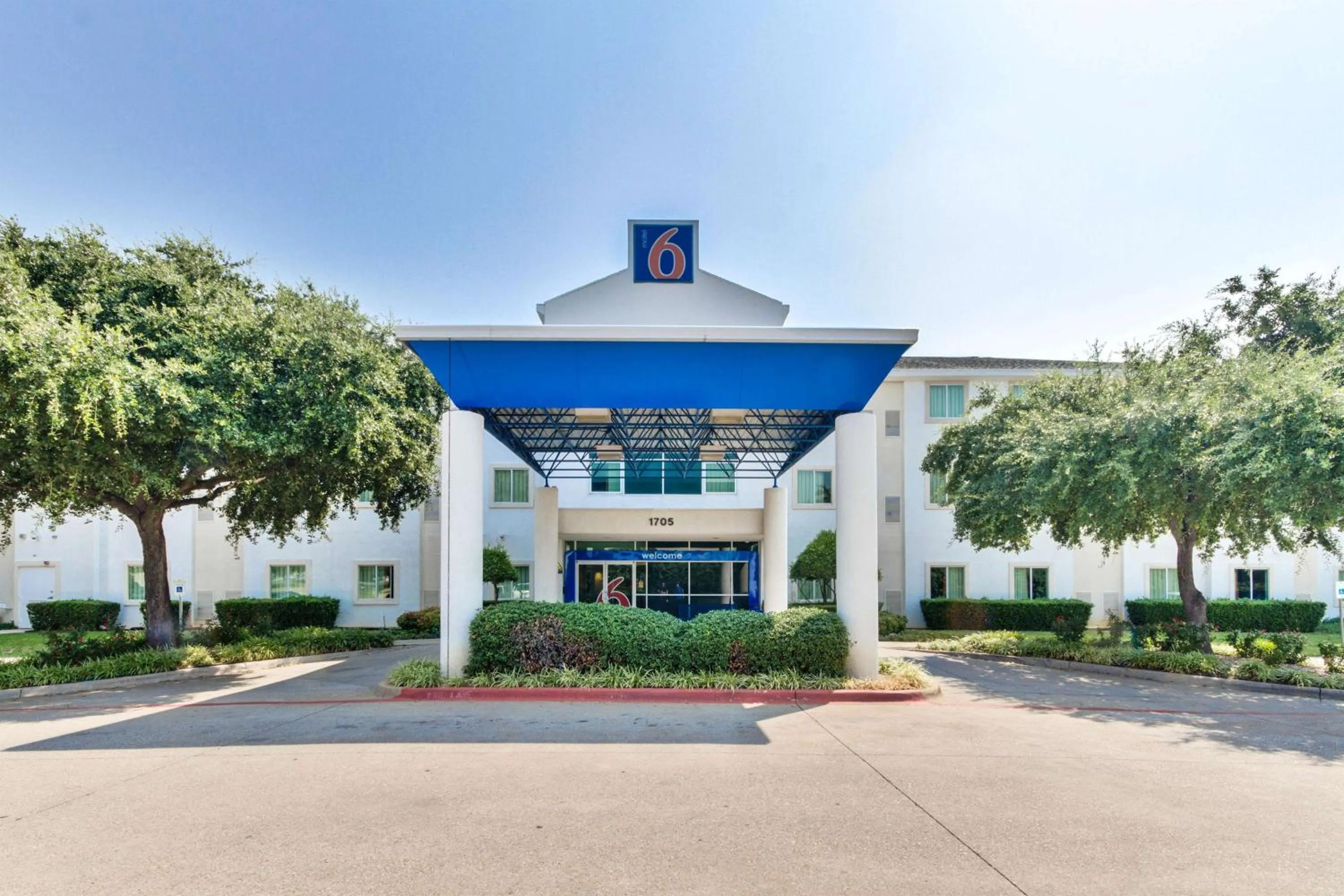 Property building in Motel 6-Lewisville, TX - Dallas
