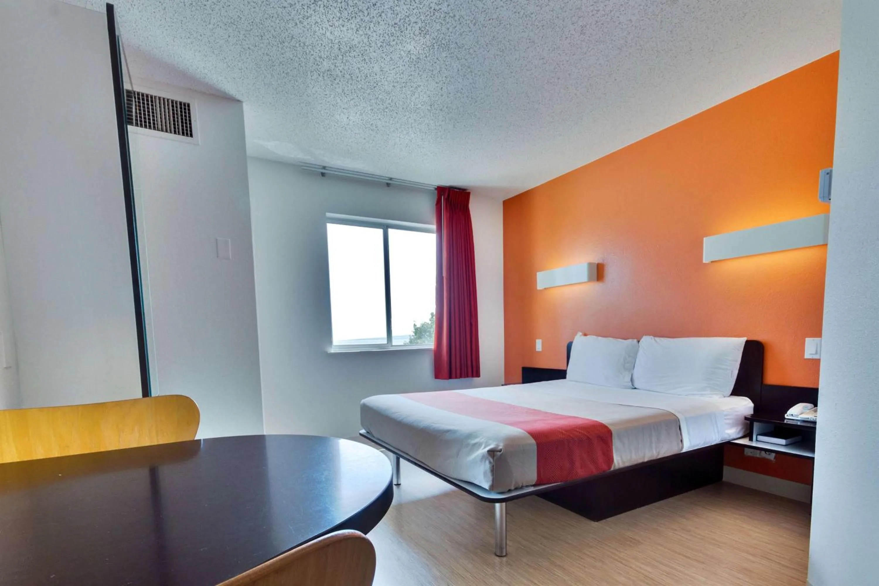 Bedroom, Bed in Motel 6-Lewisville, TX - Dallas