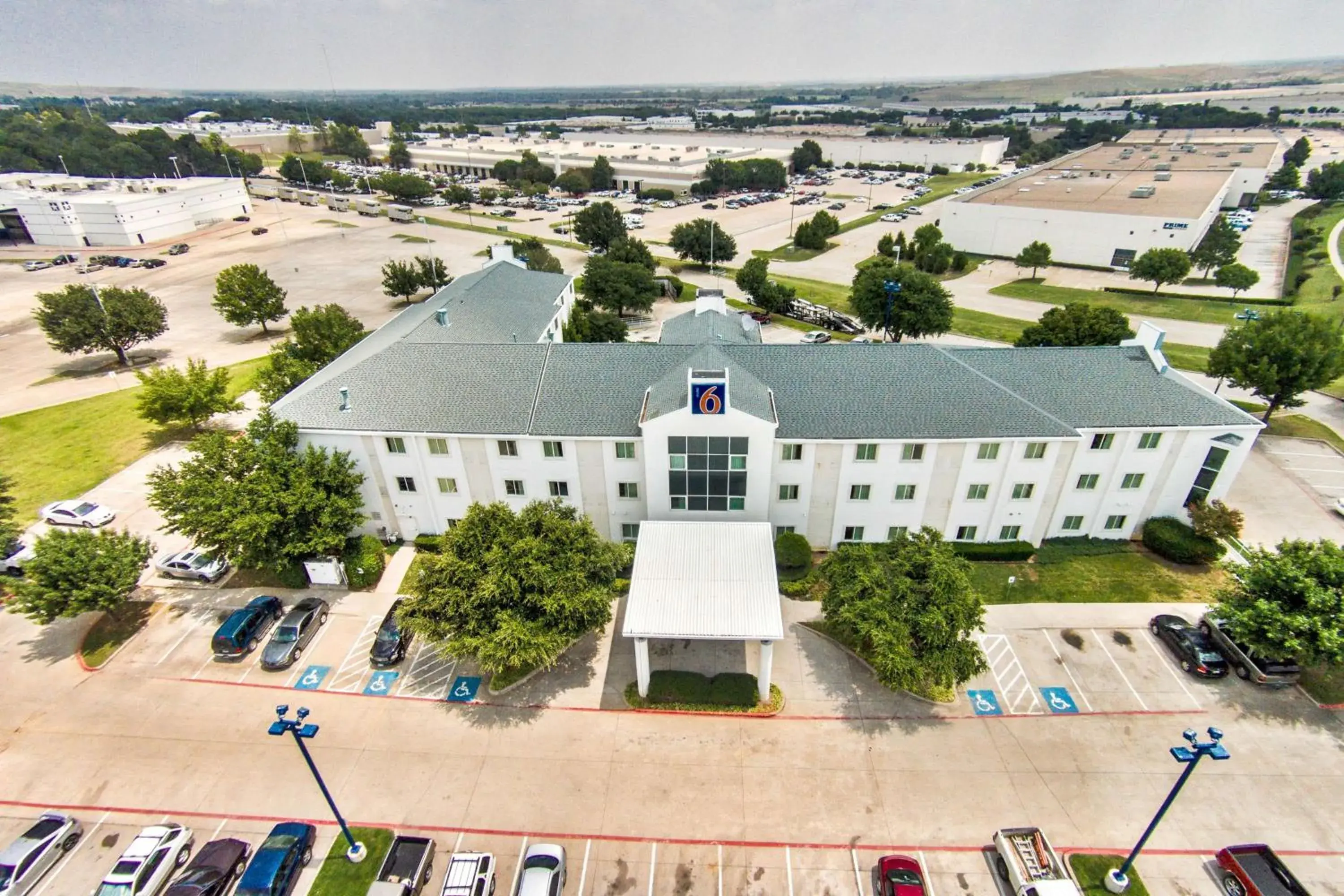 Property building, Bird's-eye View in Motel 6 Lewisville, TX - Dallas