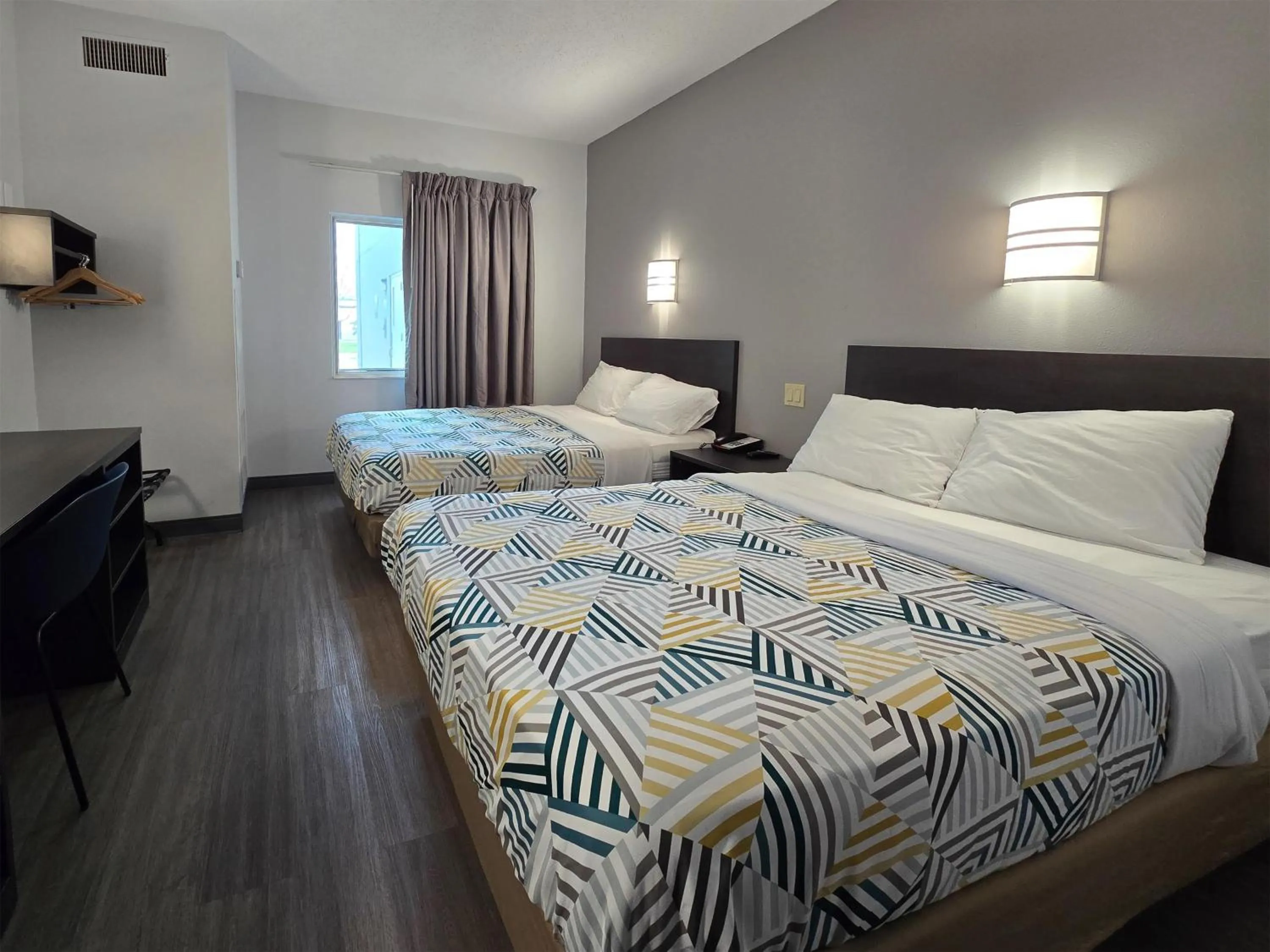 Bedroom, Bed in Motel 6-Joliet, IL - Chicago - I-55