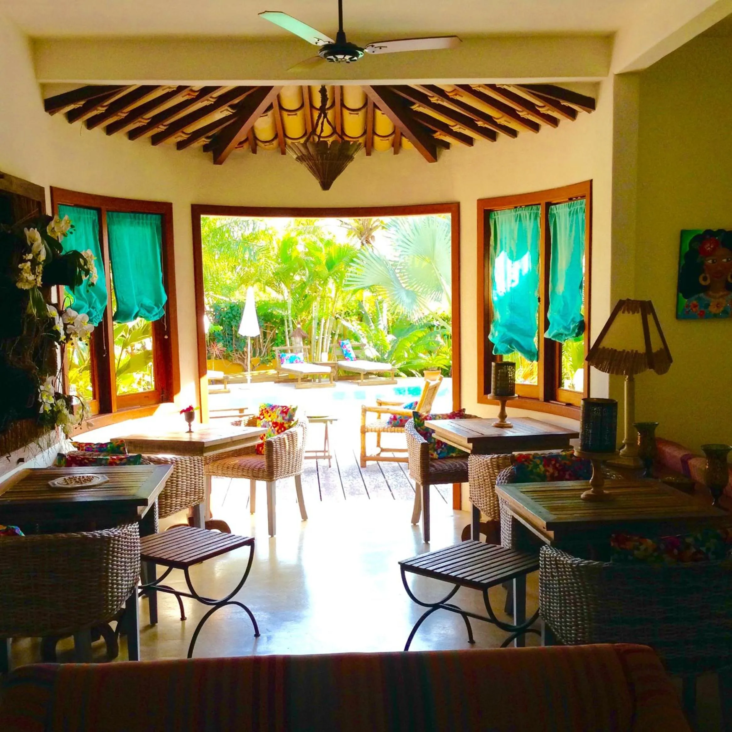 Restaurant/places to eat in Guest House Villa 2 Santos