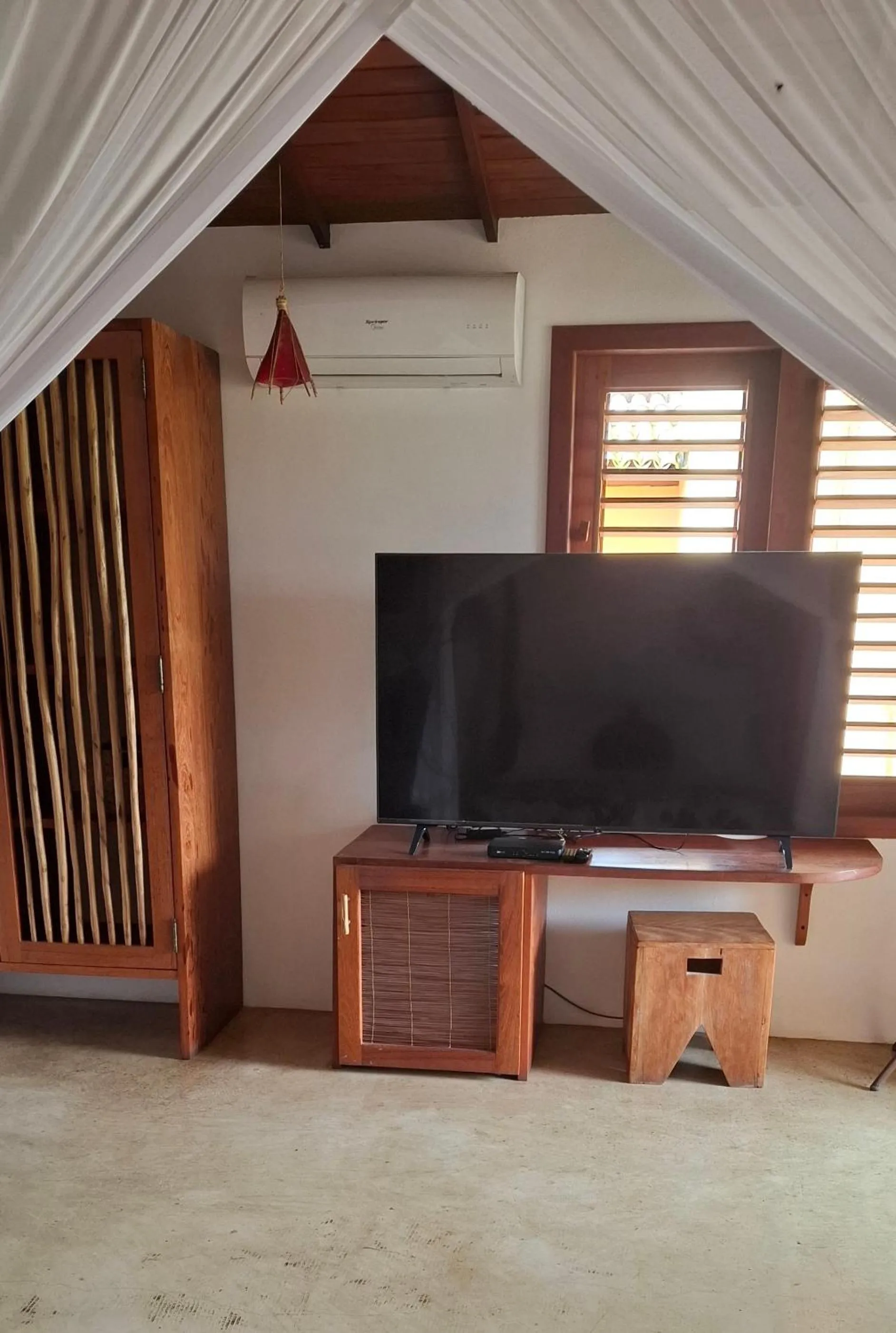 TV and multimedia in Guest House Villa 2 Santos