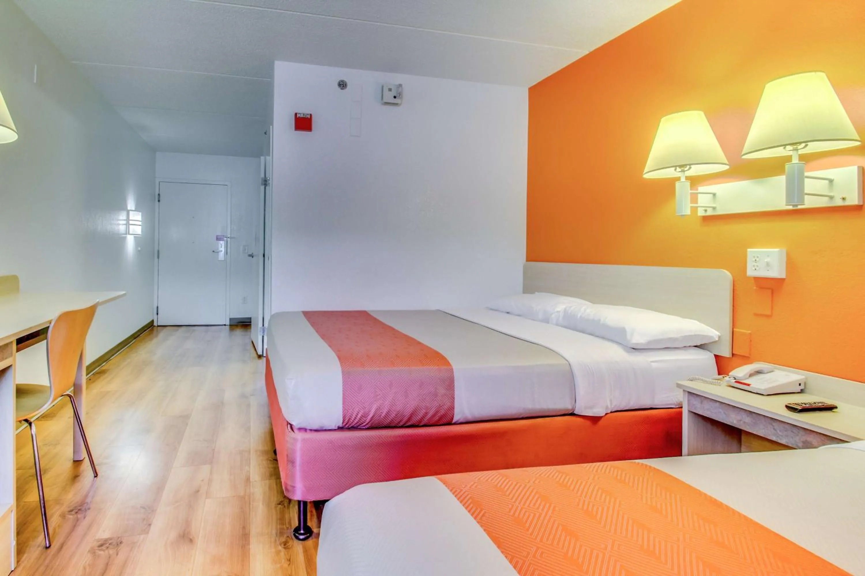 Bedroom, Bed in Motel 6-Amherst, NY - Buffalo