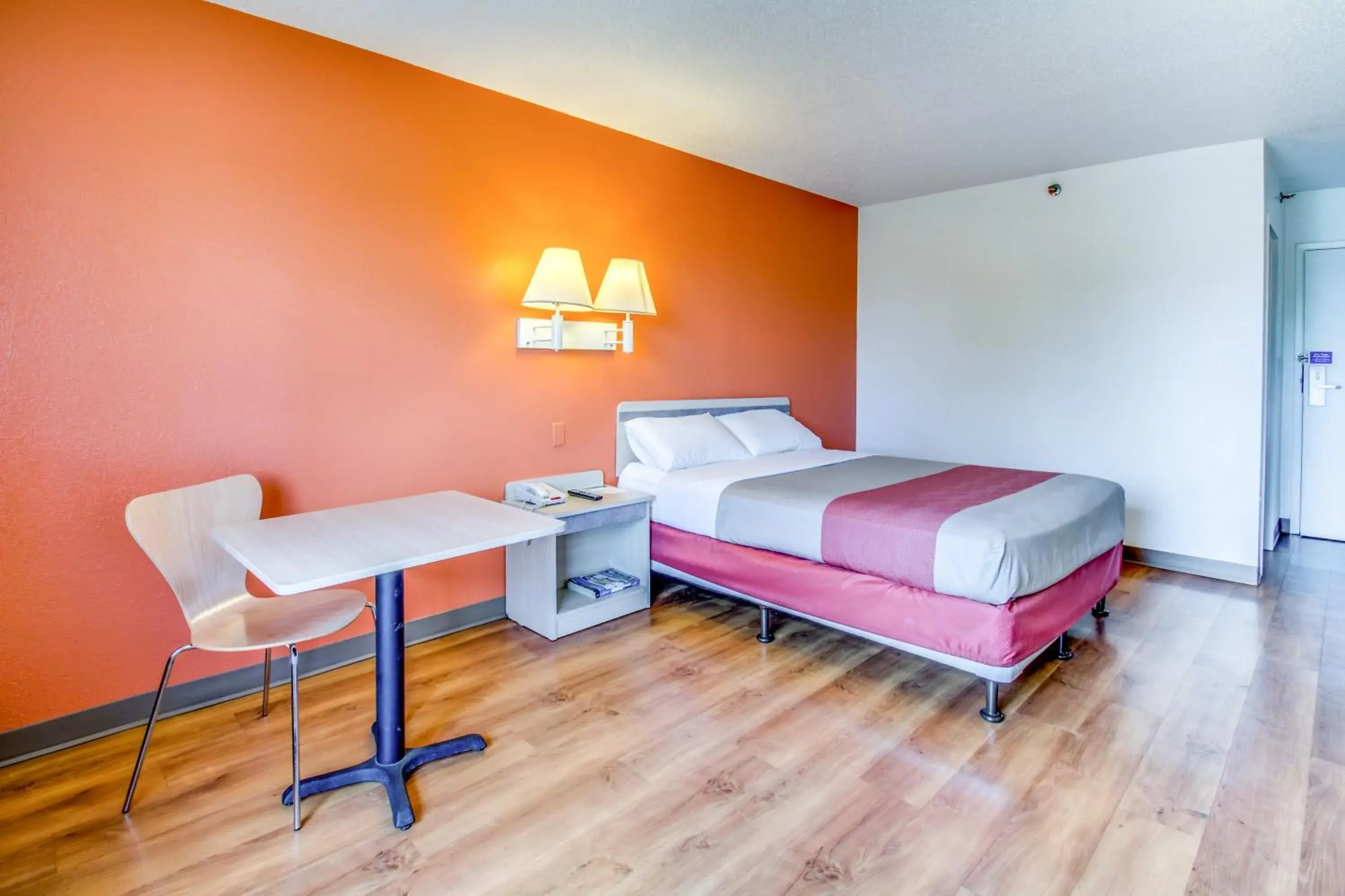 Photo of the whole room, Bed in Motel 6-Amherst, NY - Buffalo Photo of the whole room, Bed in Motel 6-Amherst, NY - Buffalo