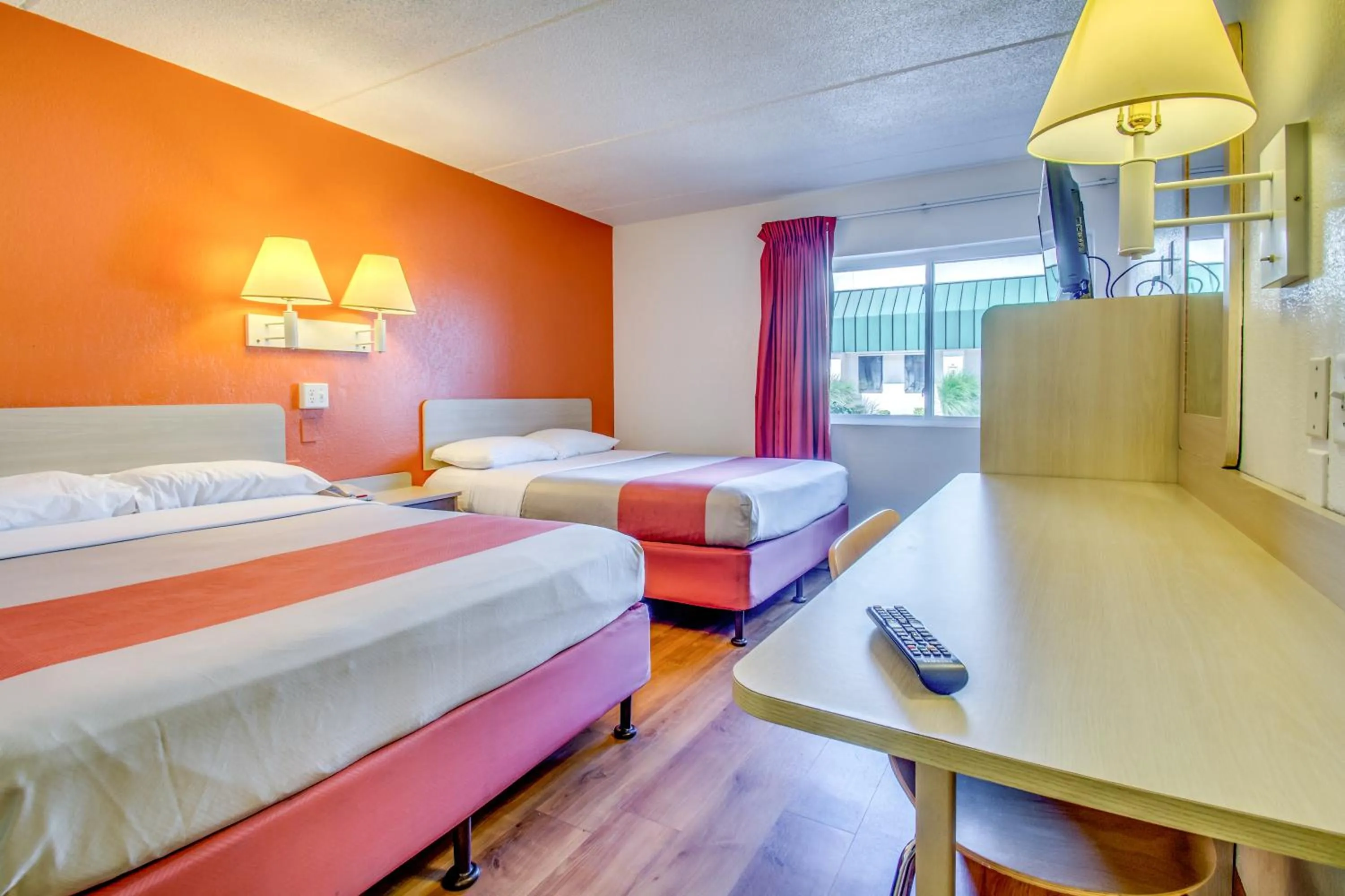 Photo of the whole room, Bed in Motel 6-Amherst, NY - Buffalo