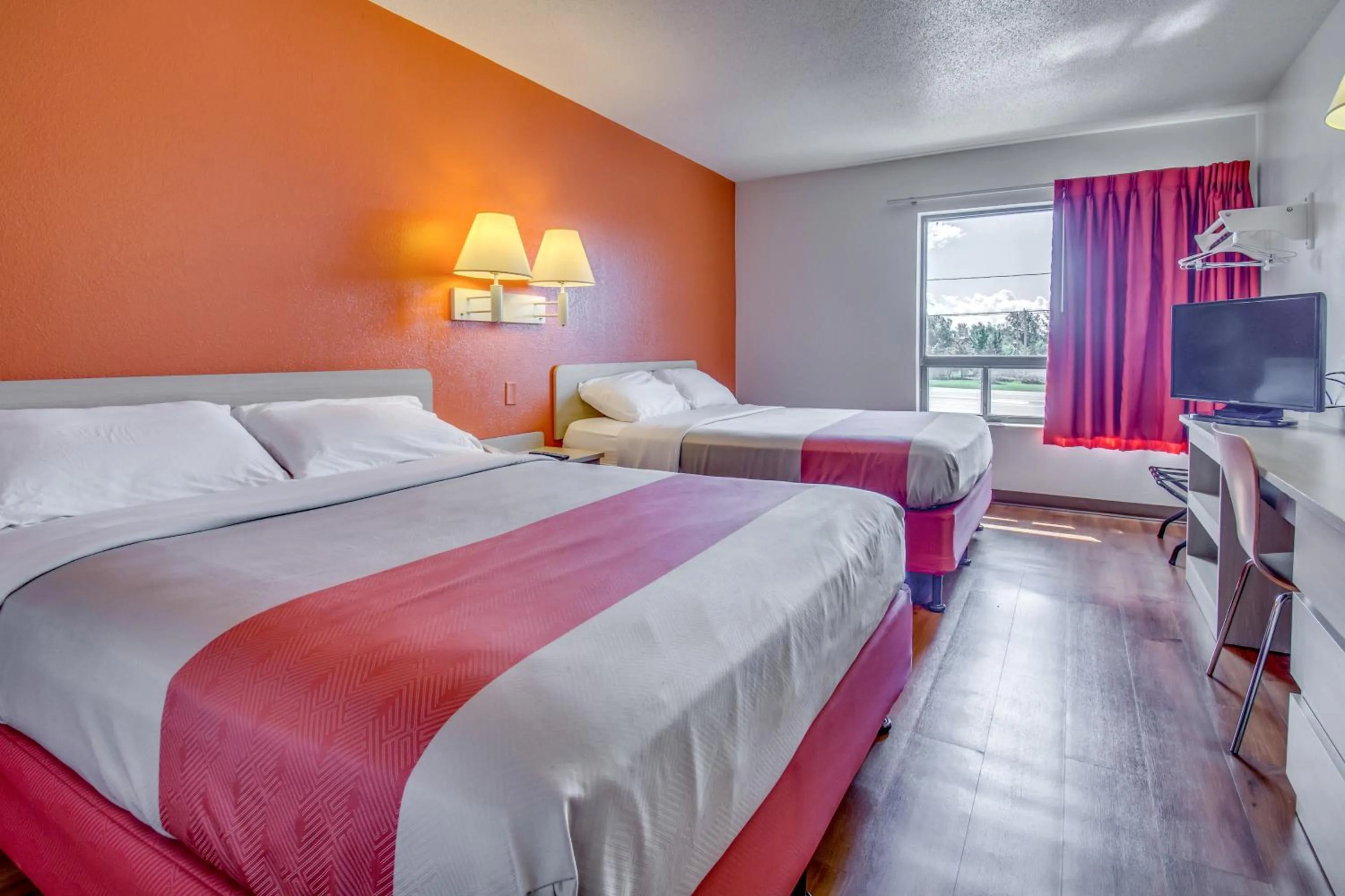 Photo of the whole room, Bed in Motel 6-Amherst, NY - Buffalo