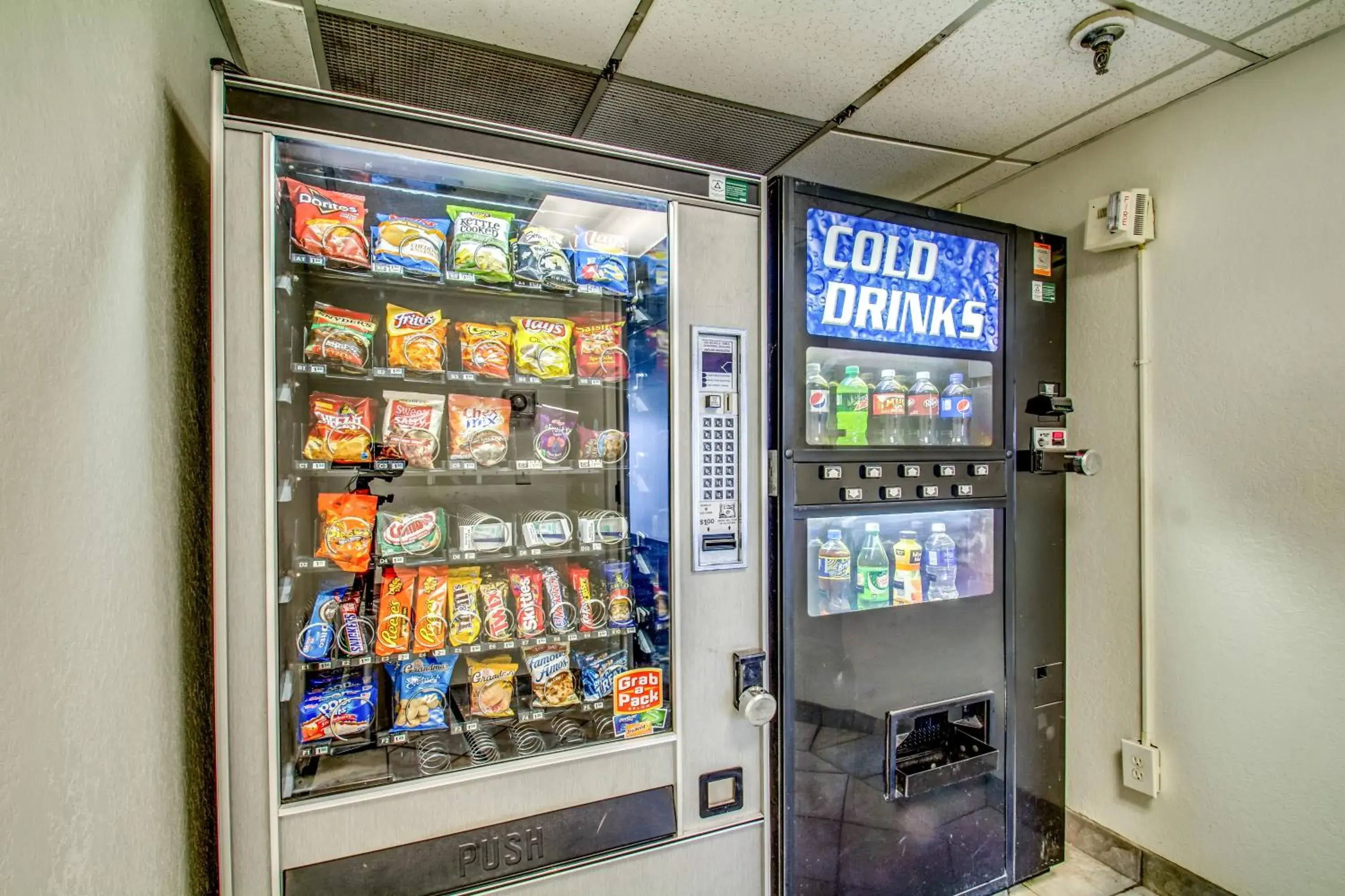 Food in Motel 6-Amherst, NY - Buffalo Food in Motel 6-Amherst, NY - Buffalo
