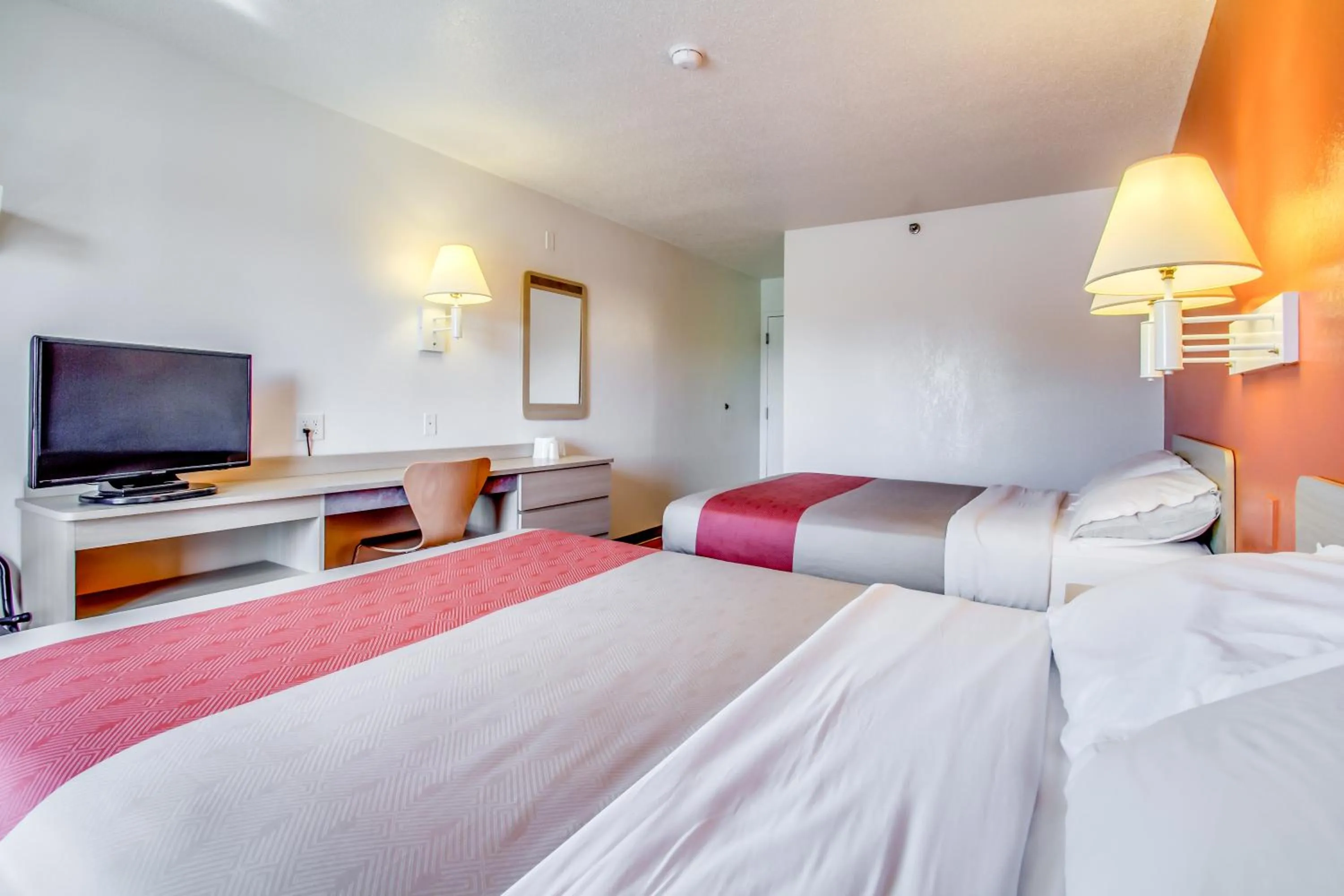 Photo of the whole room, Bed in Motel 6-Amherst, NY - Buffalo