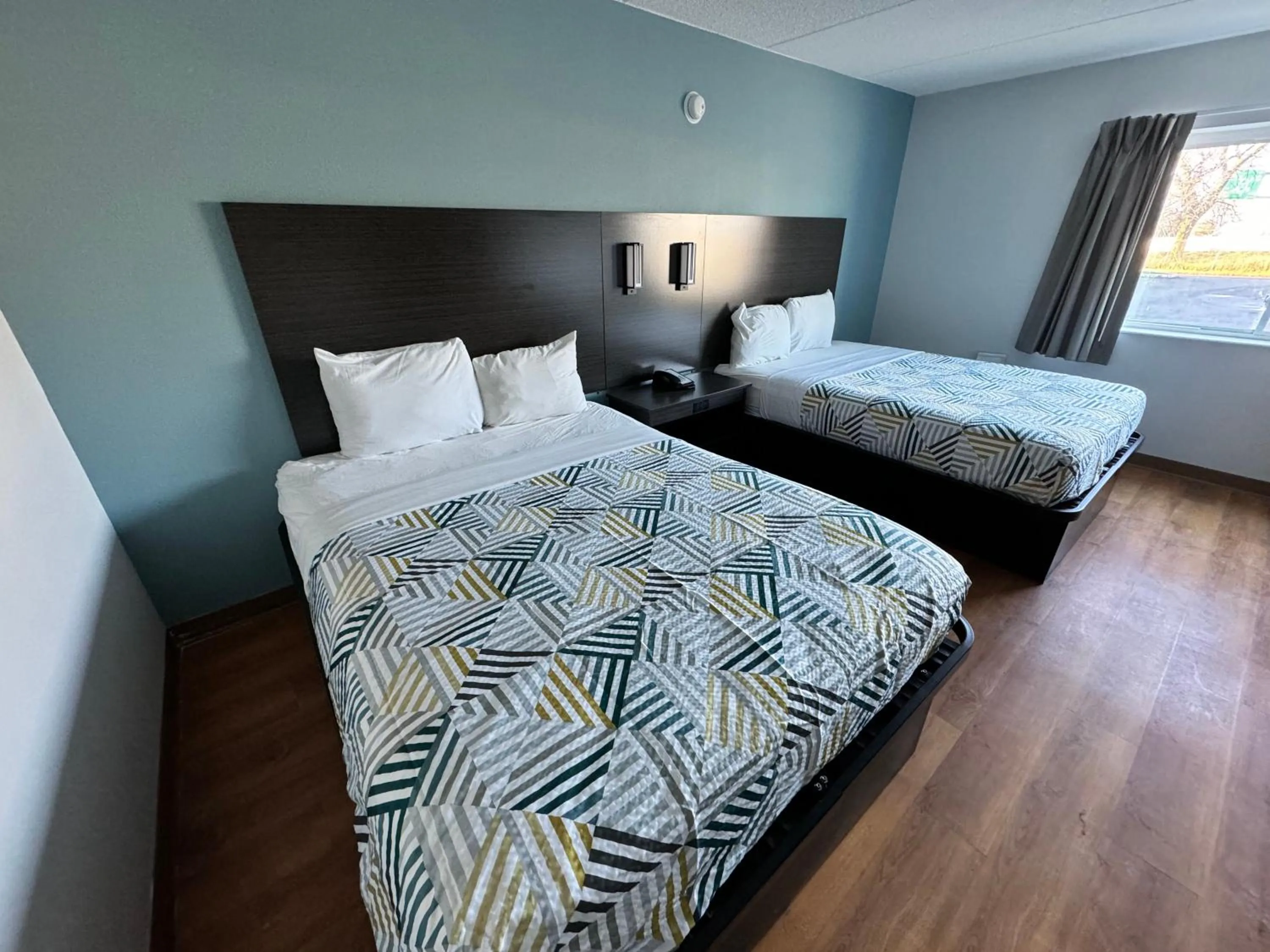 Bedroom, Bed in Motel 6 East Syracuse, NY - Airport