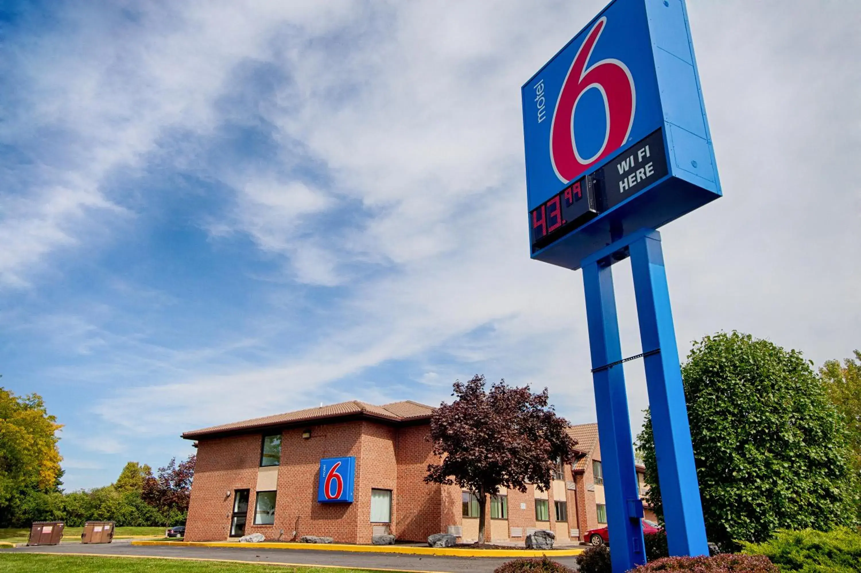 Property building, Property Logo/Sign in Motel 6-East Syracuse, NY