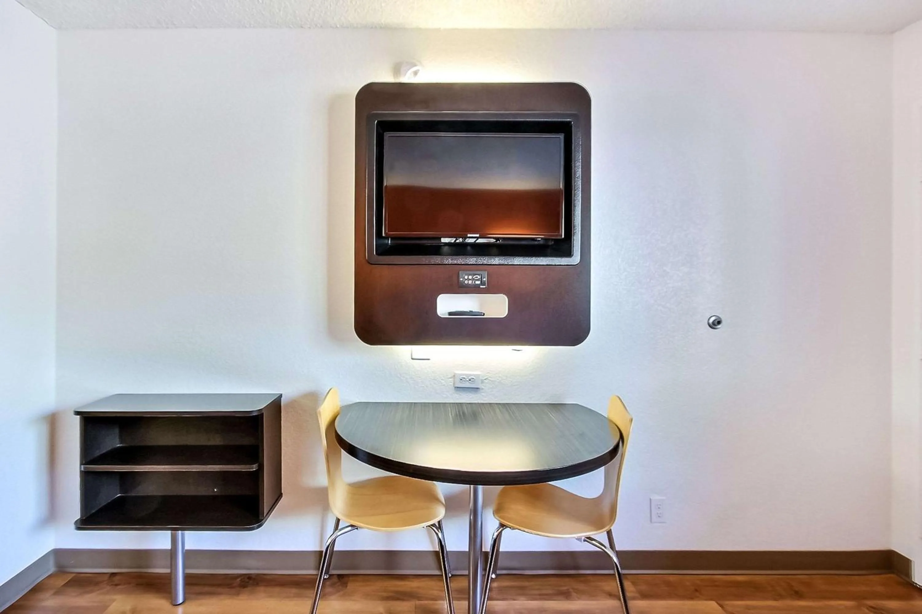 Bedroom in Motel 6-Campbell, CA - San Jose