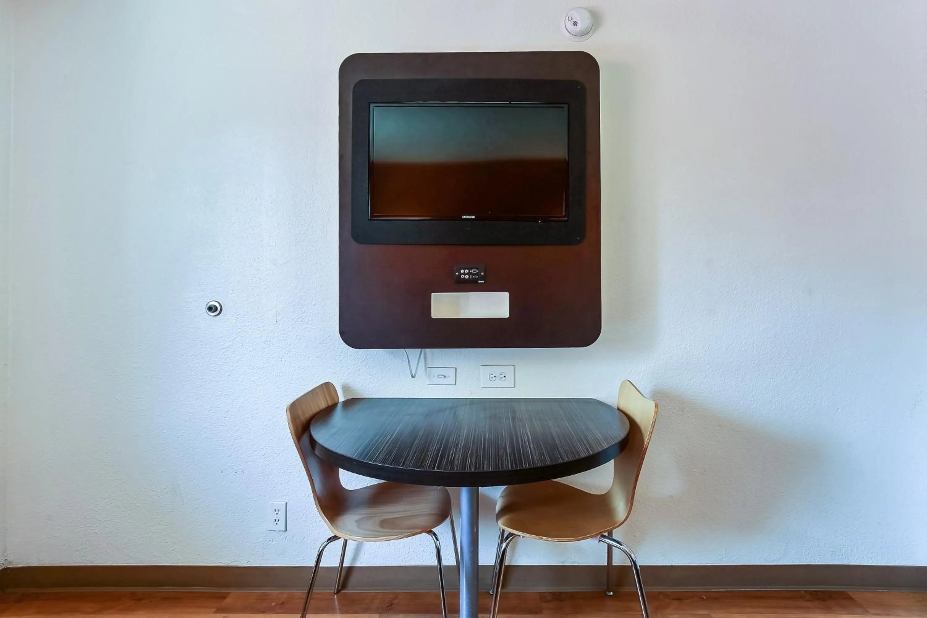 Bedroom in Motel 6-Pleasanton, CA