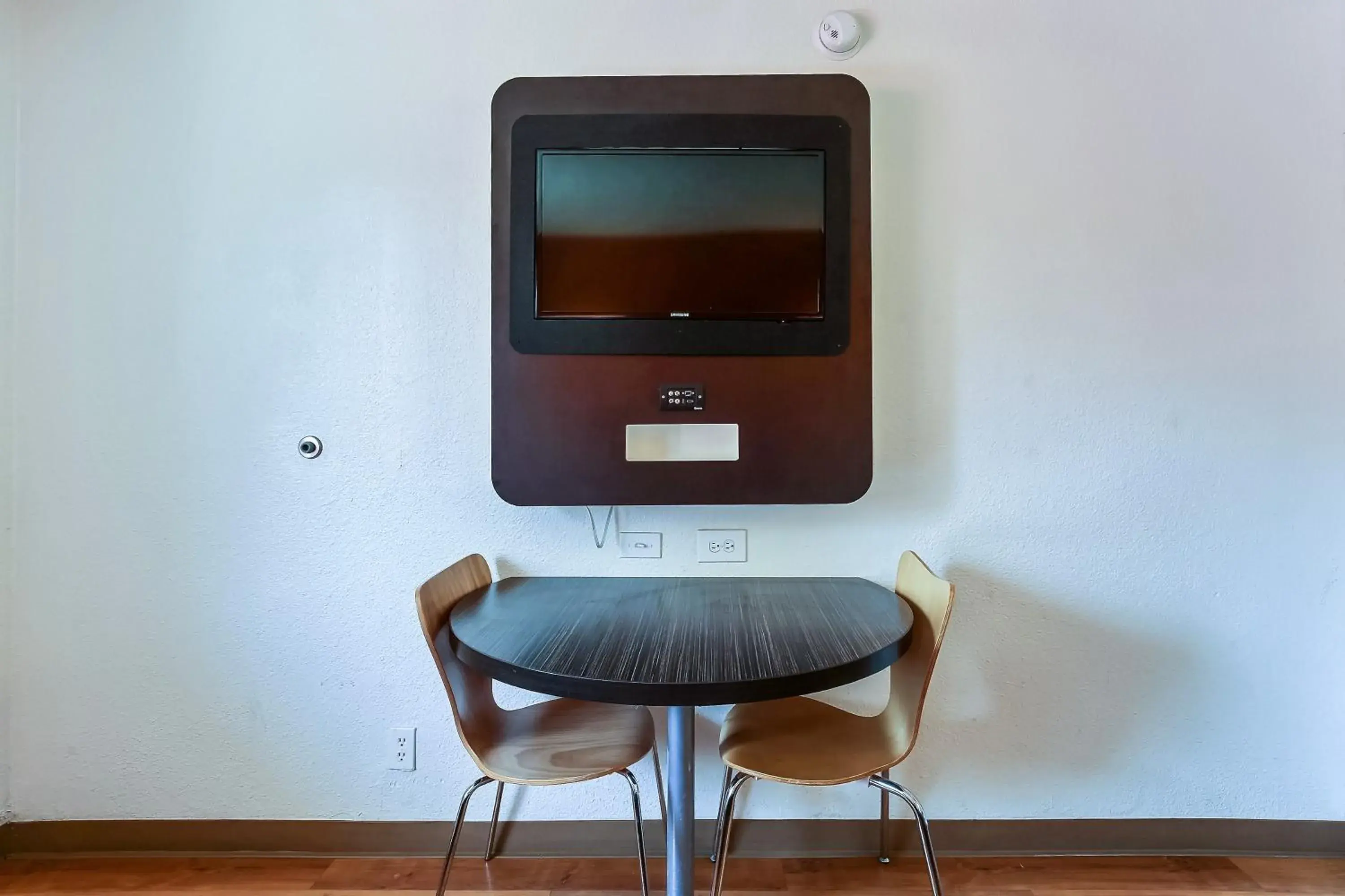 Bedroom in Motel 6-Pleasanton, CA Bedroom in Motel 6-Pleasanton, CA