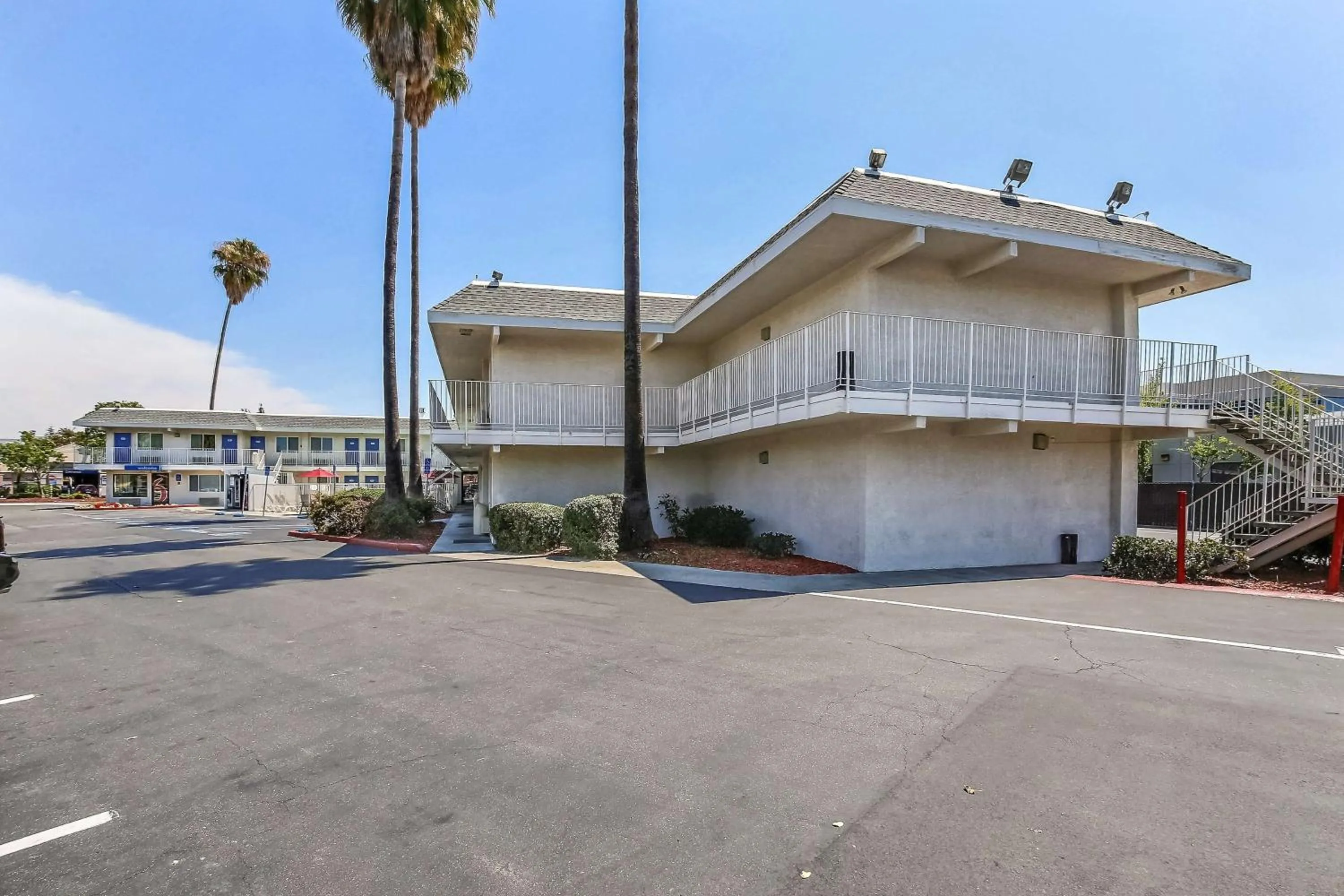 Property building in Motel 6-Pleasanton, CA