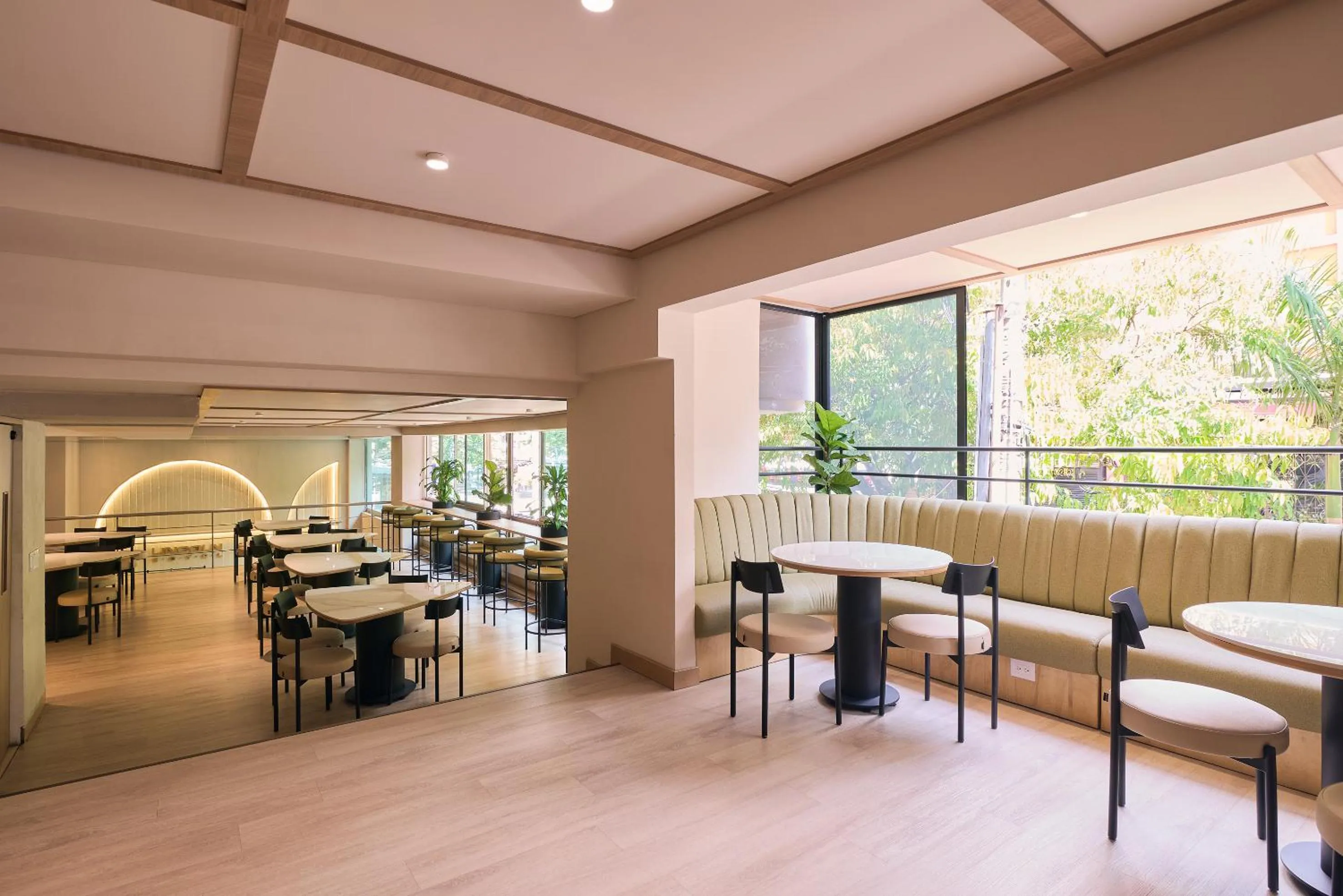 Restaurant/places to eat in Hotel Lincoln