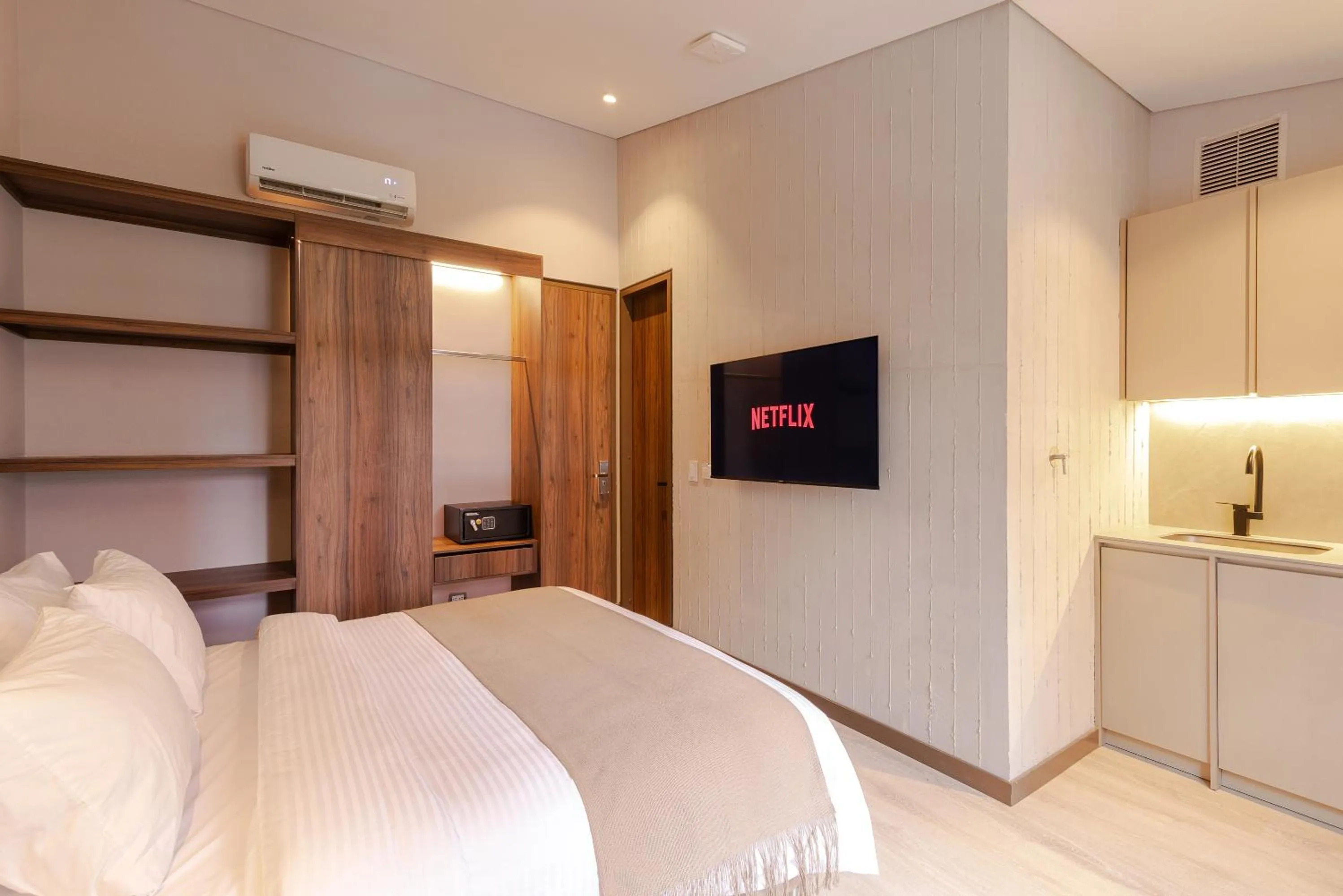 Bed in Hotel Lincoln