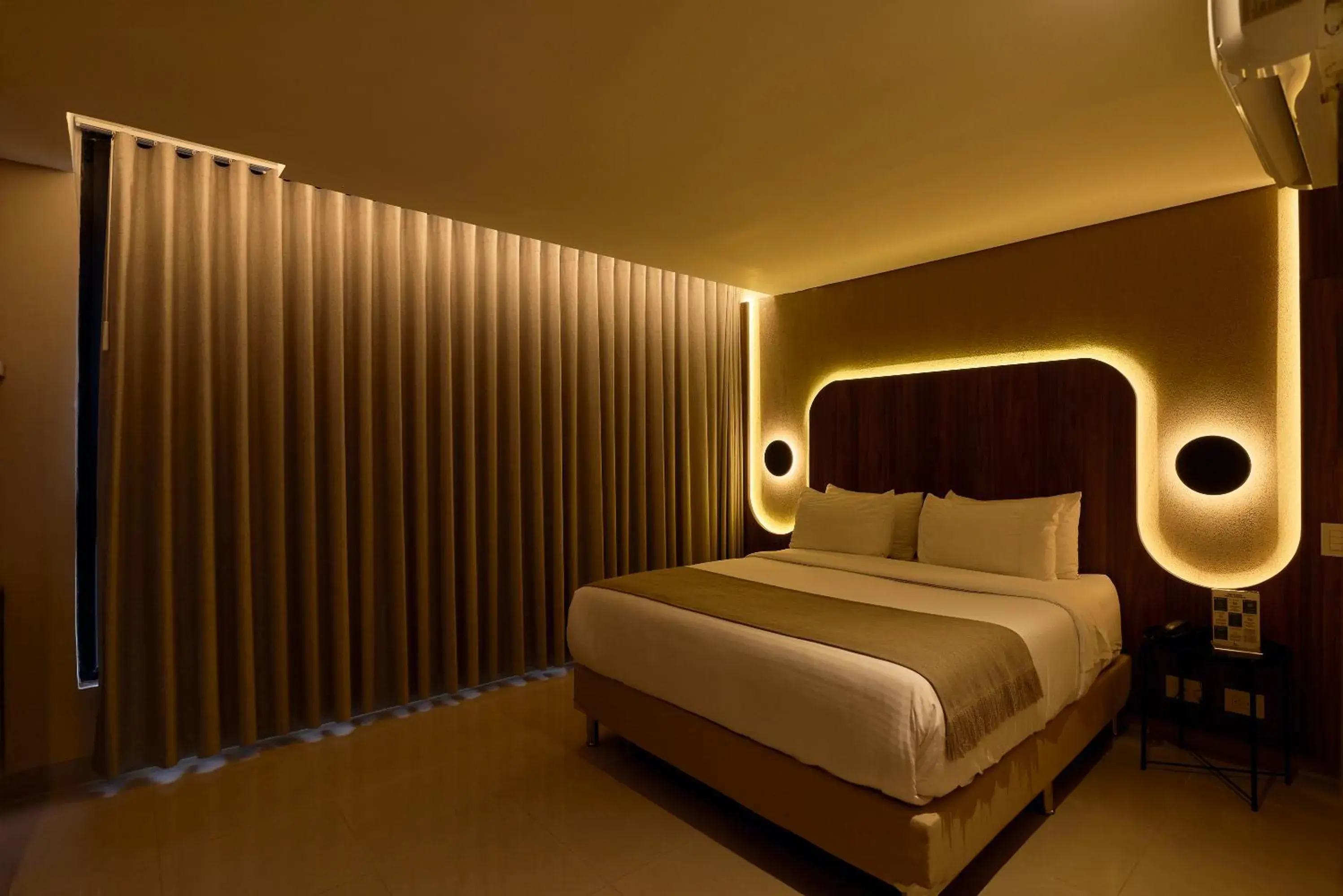 Bed in Hotel Lincoln Bed in Hotel Lincoln