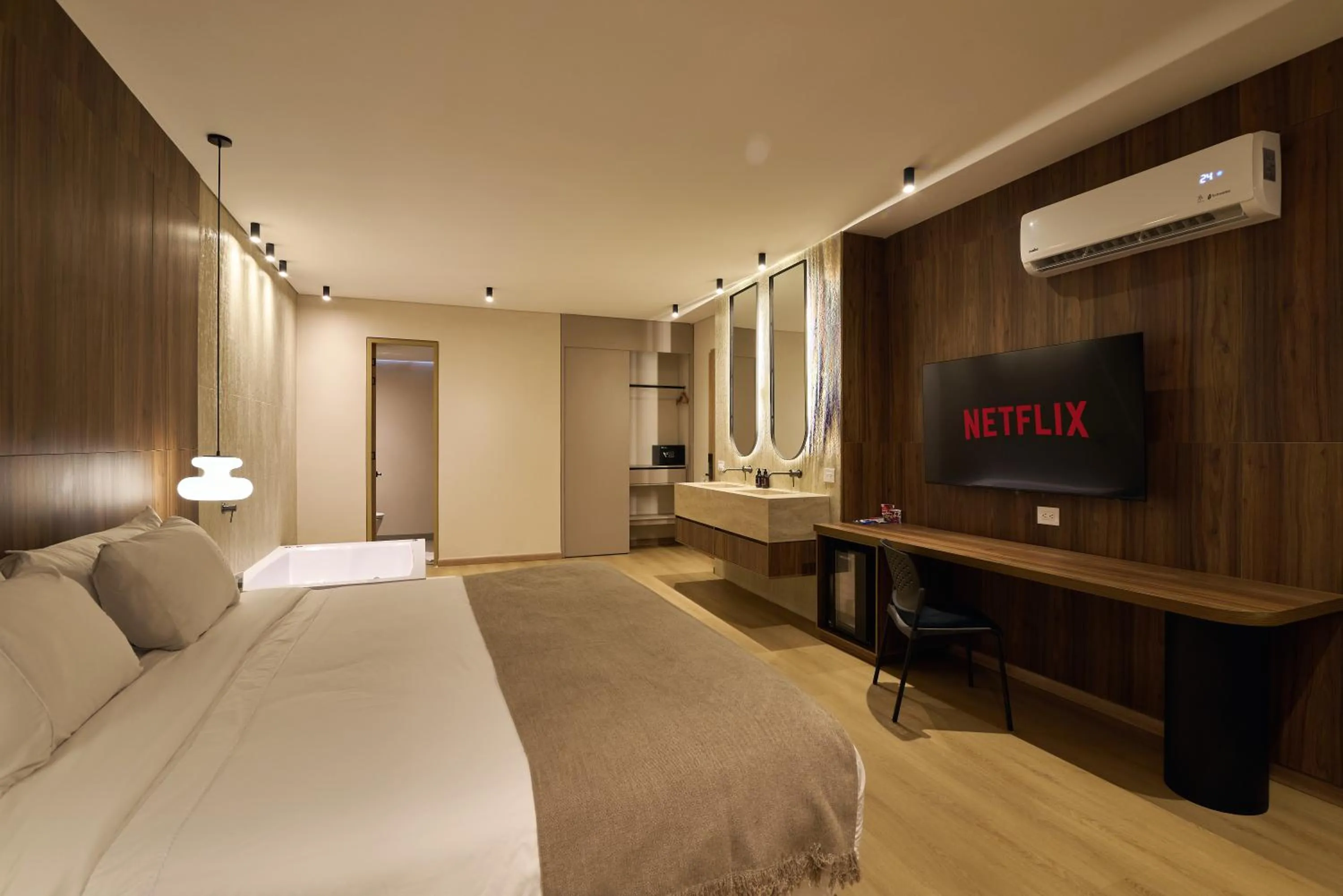 Bed in Hotel Lincoln