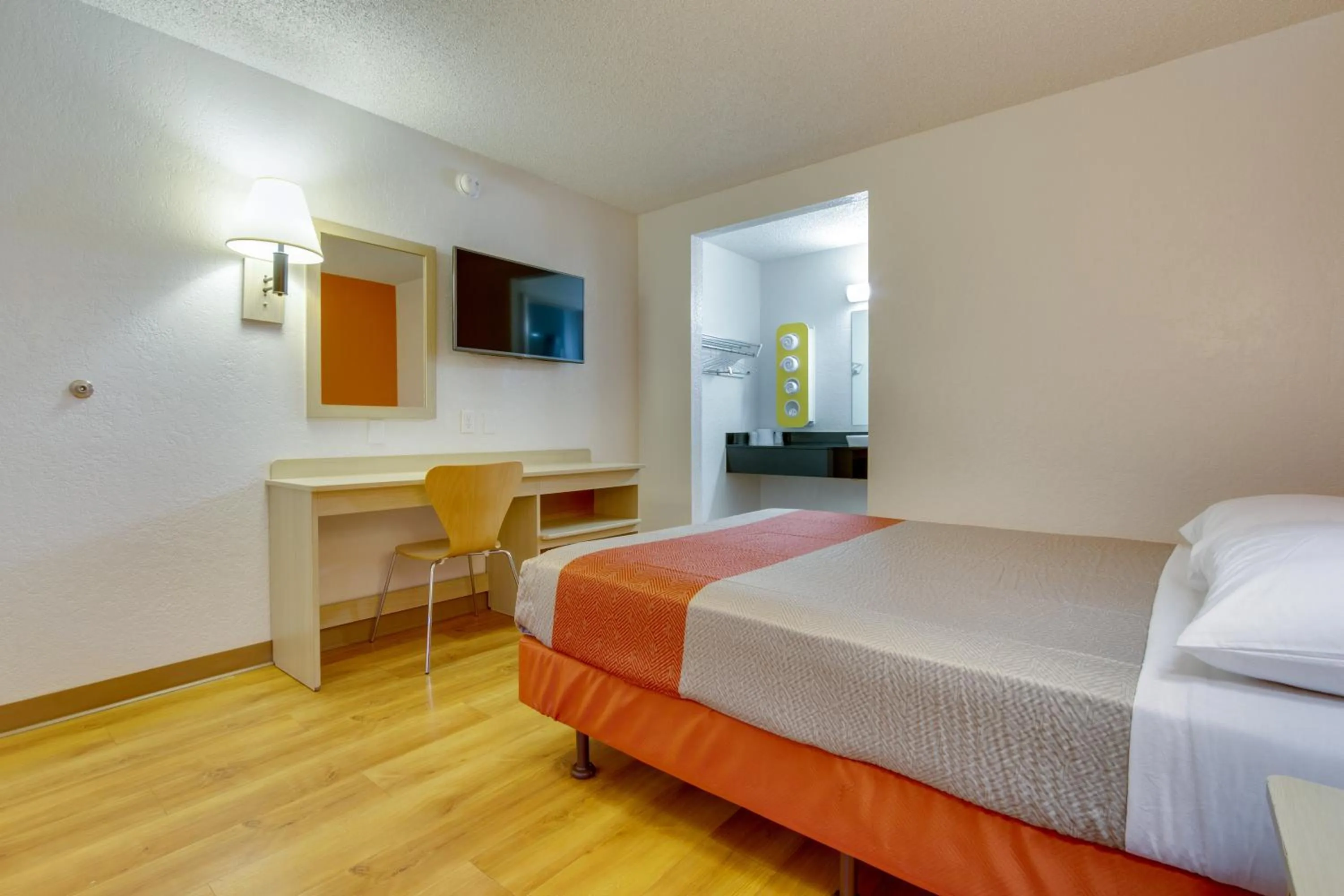 Bedroom, Bed in Motel 6-Tempe, AZ - Scottsdale South