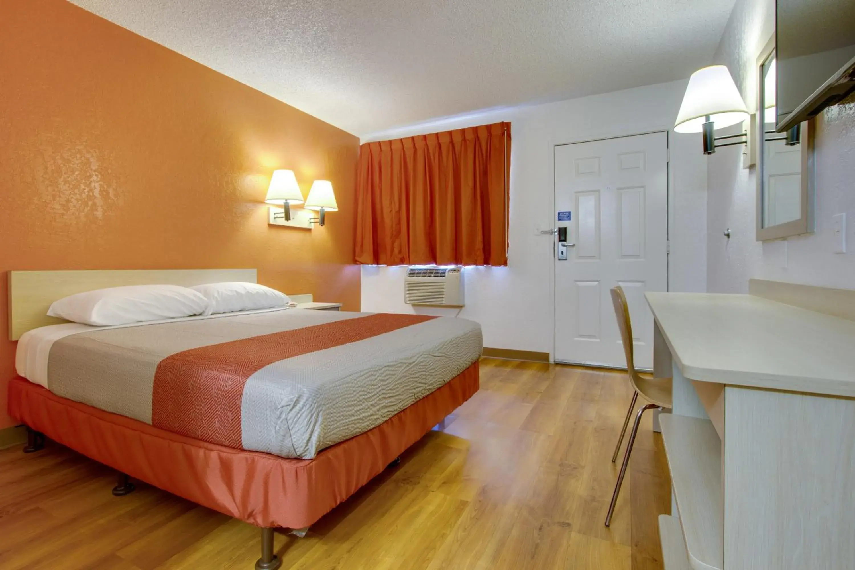 Bedroom, Bed in Motel 6-Tempe, AZ - Scottsdale South Bedroom, Bed in Motel 6-Tempe, AZ - Scottsdale South