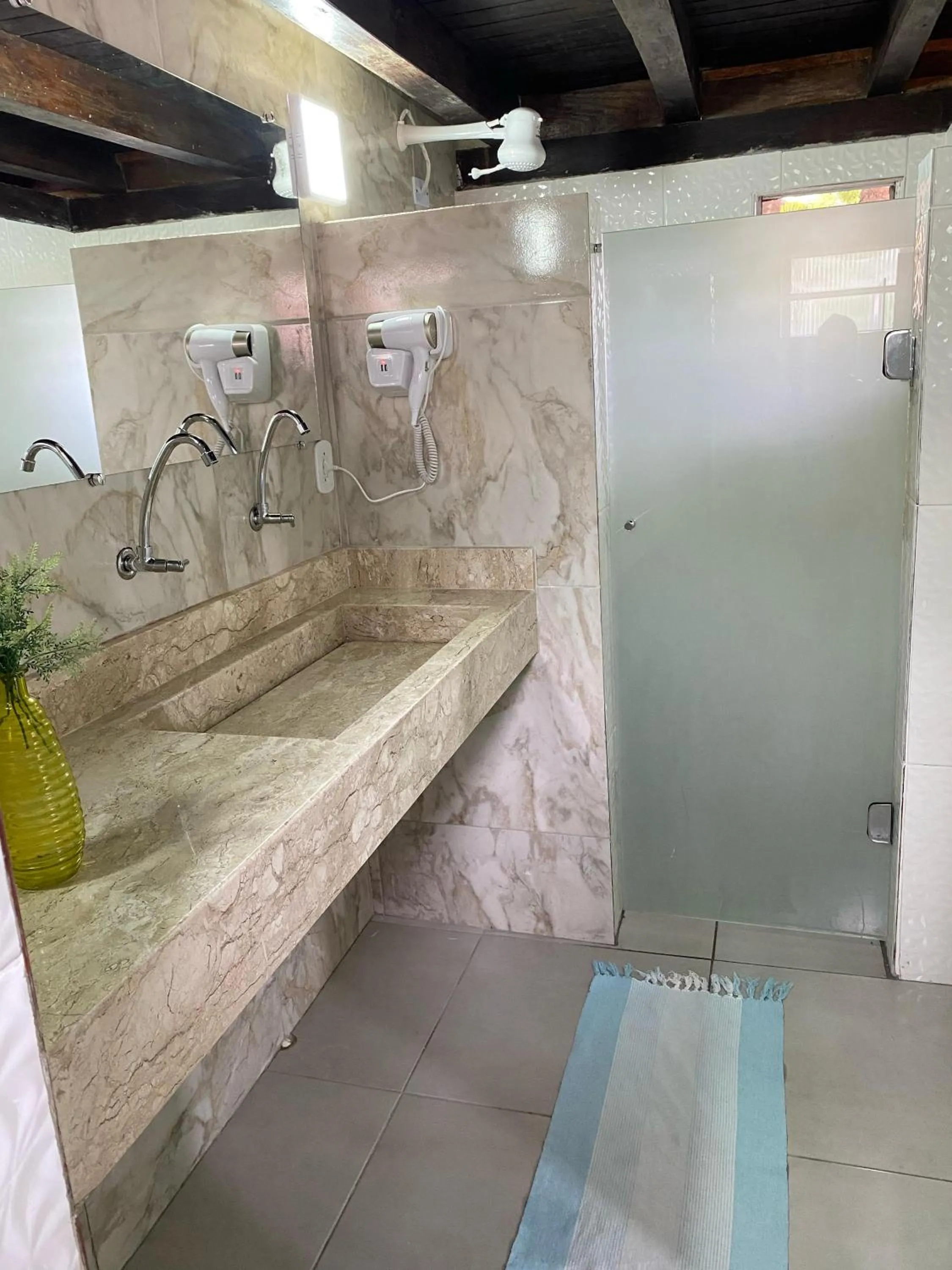 Bathroom in Pousada Tropicália