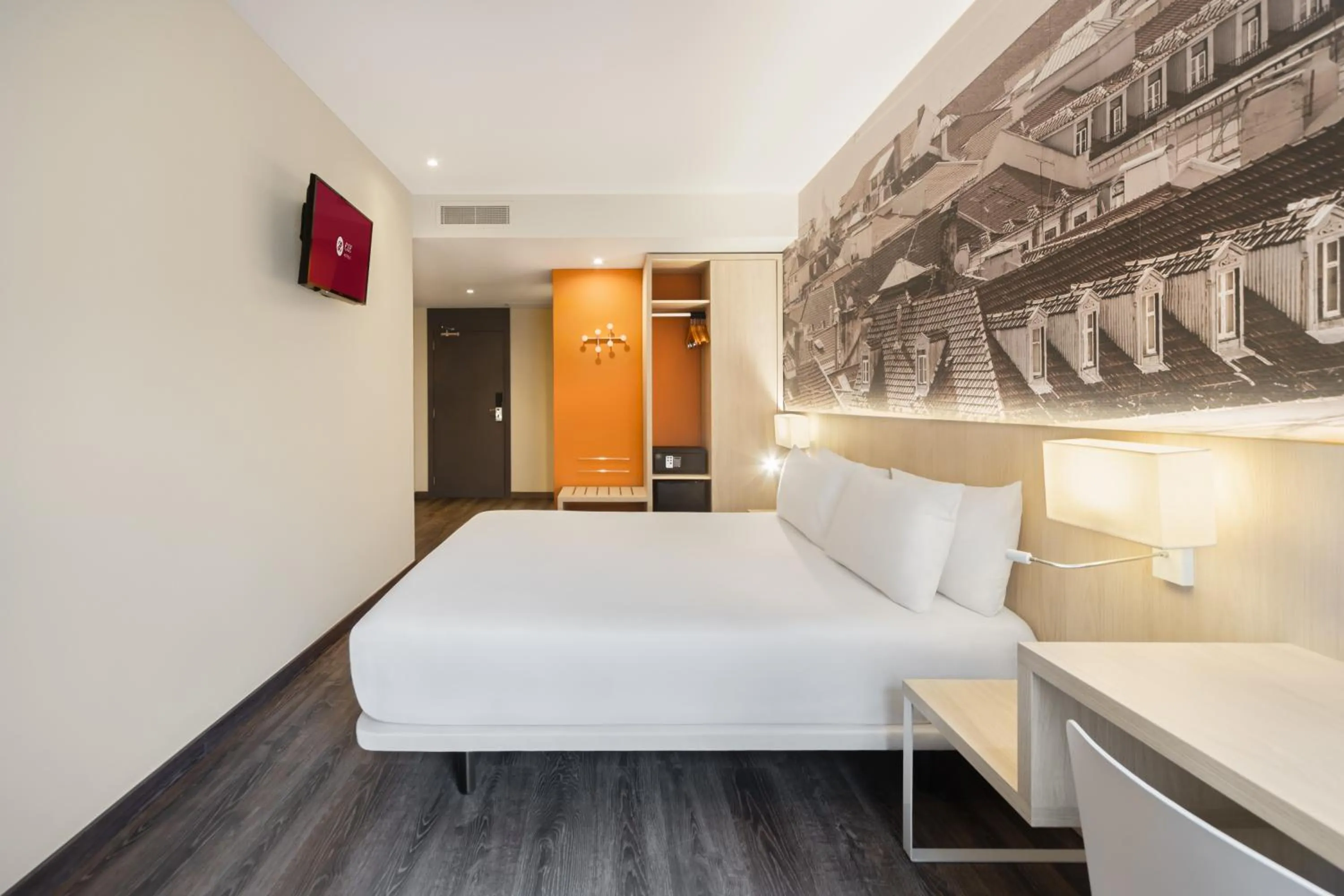 Photo of the whole room, Bed in EXE Liberdade