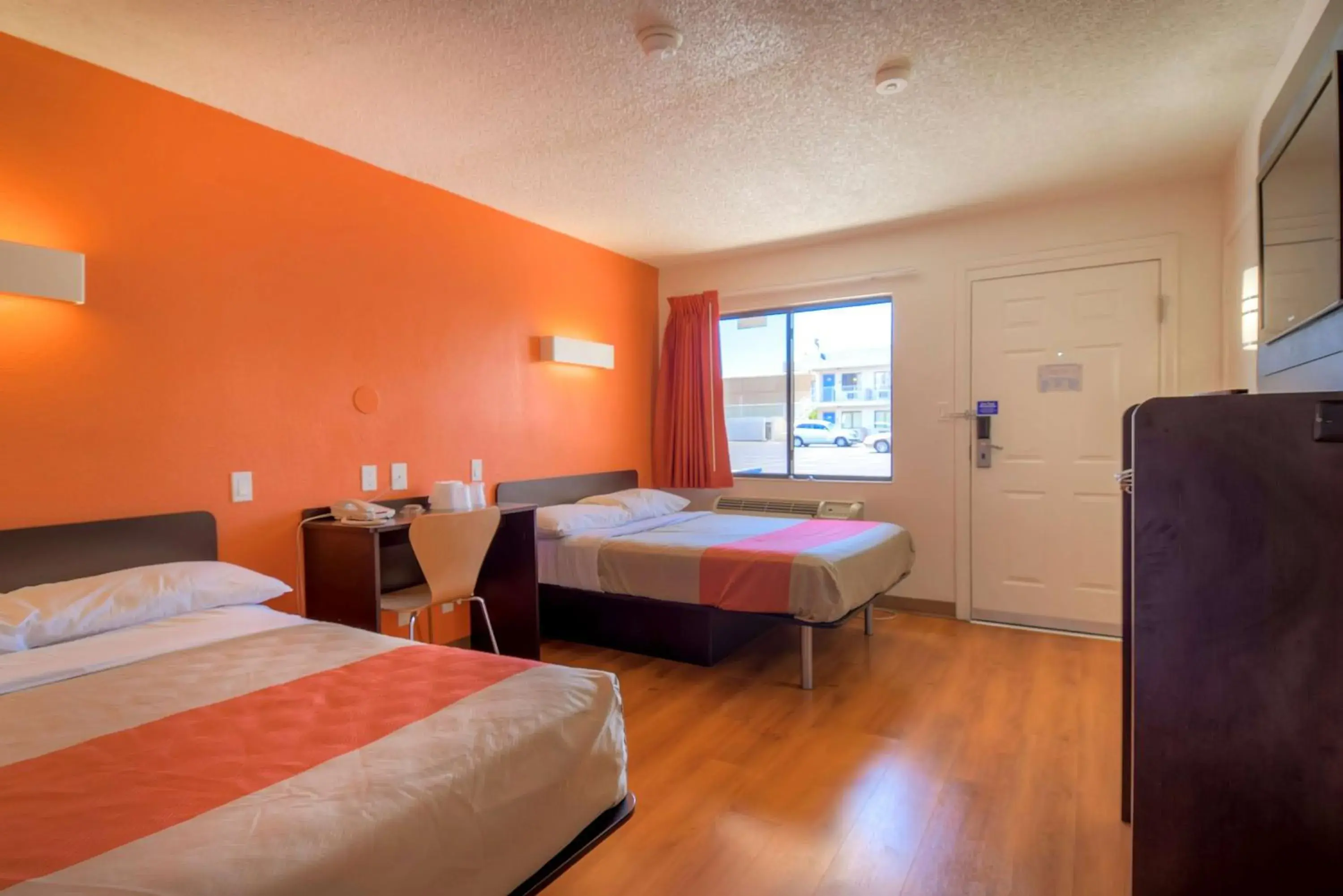 TV and multimedia, Bed in Motel 6 Las Vegas, NV – I-15 Stadium TV and multimedia, Bed in Motel 6 Las Vegas, NV – I-15 Stadium