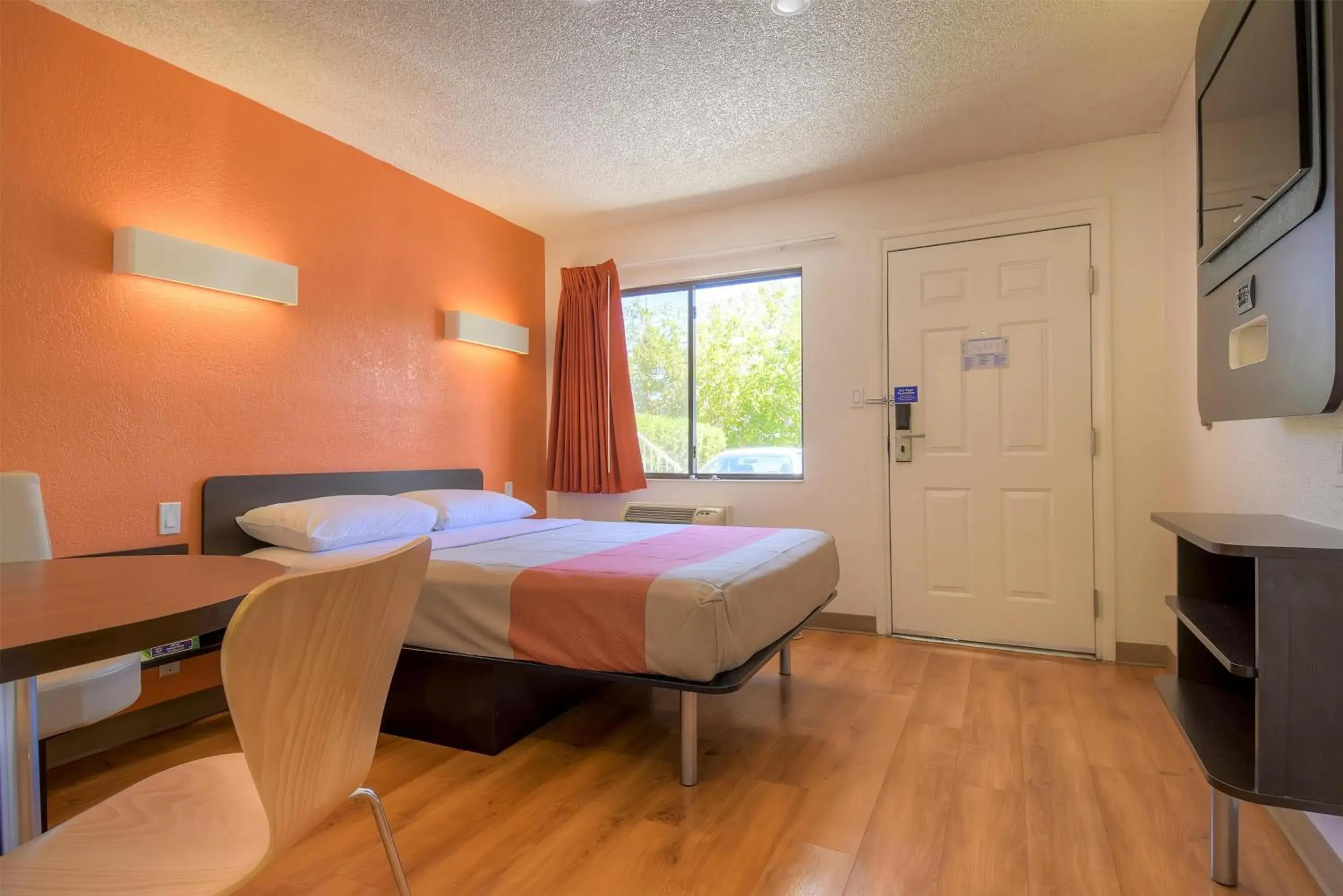 Bedroom, Bed in Motel 6 Las Vegas, NV – I-15 Stadium Bedroom, Bed in Motel 6 Las Vegas, NV – I-15 Stadium