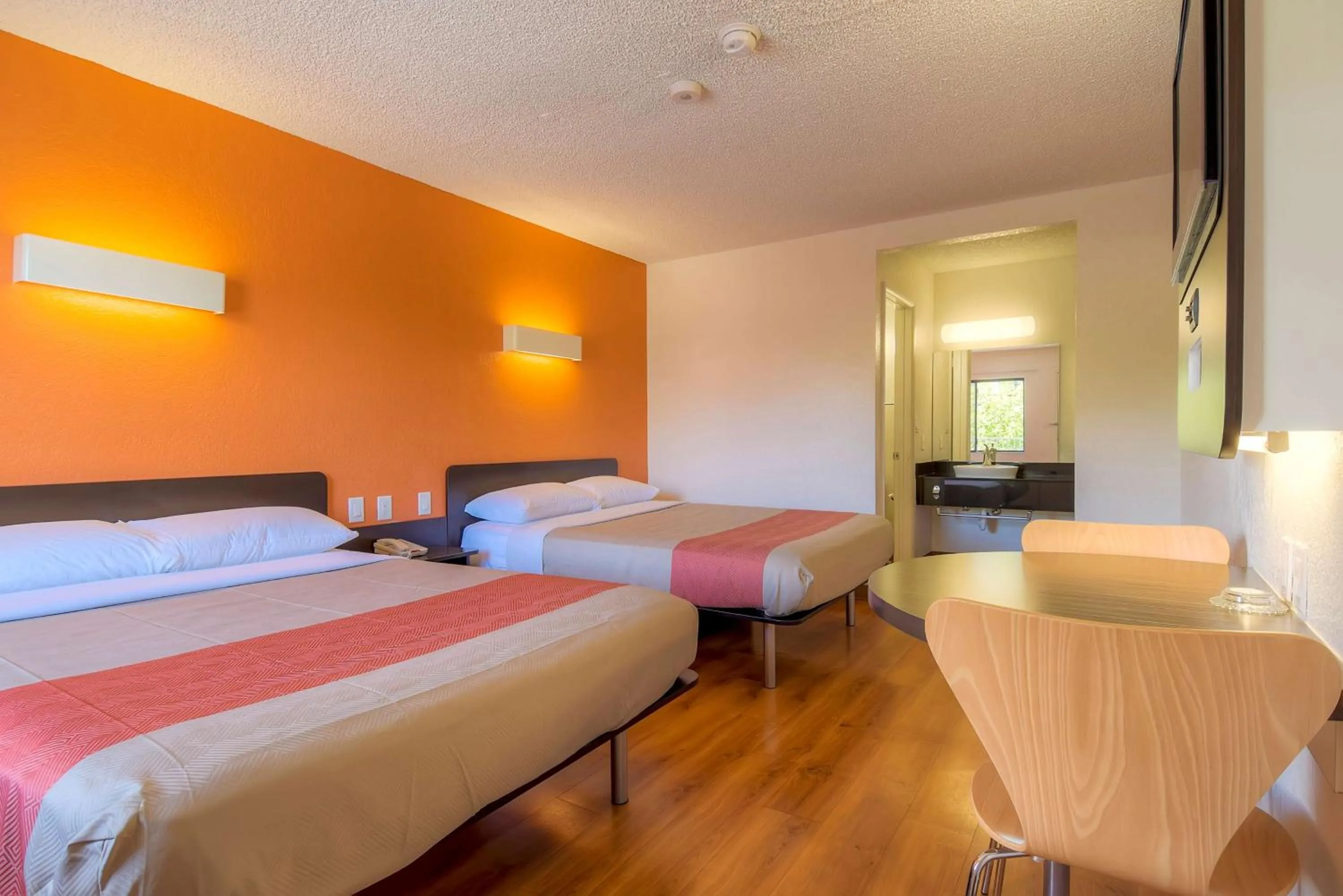 Bathroom, Bed in Motel 6 Las Vegas, NV – I-15 Stadium