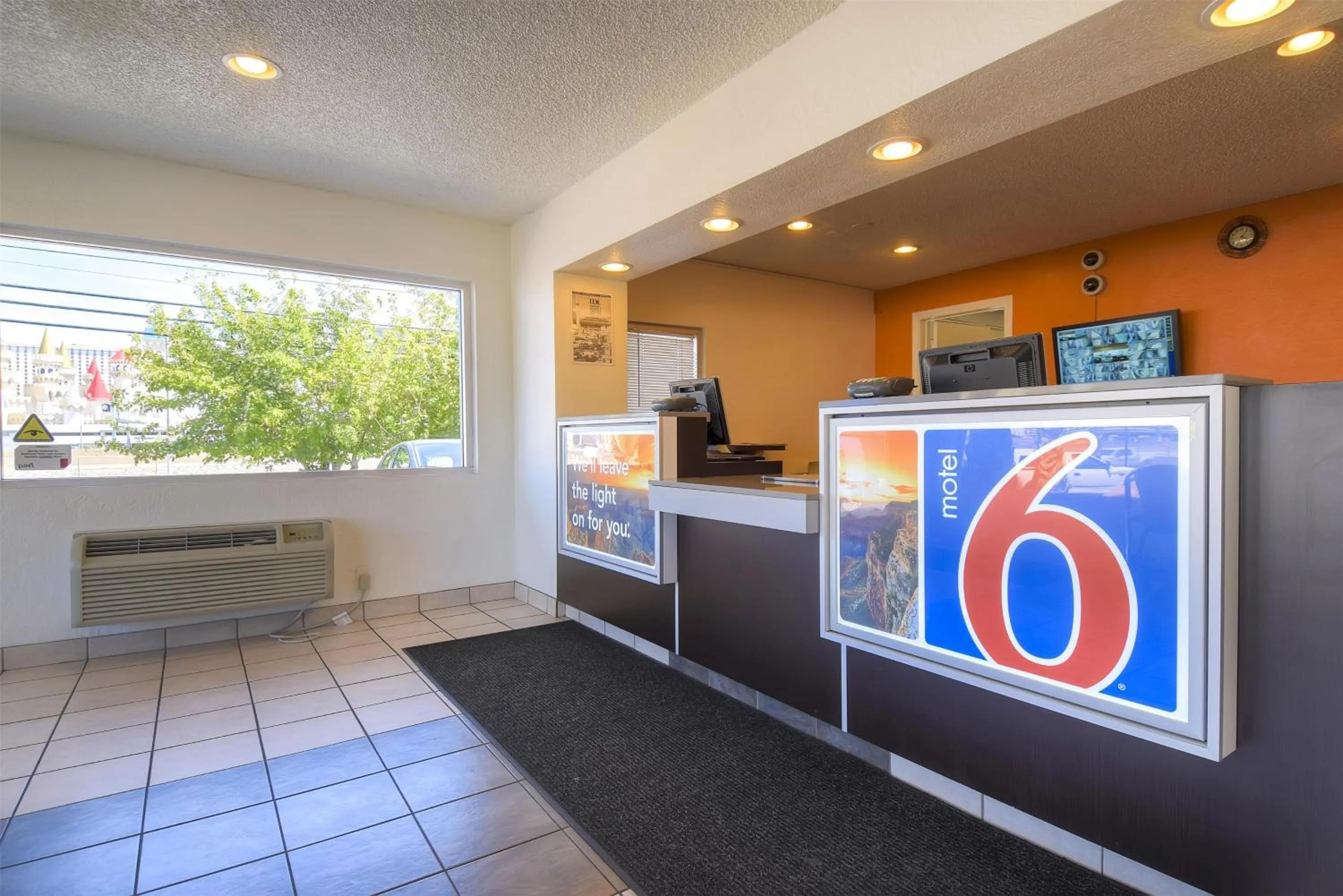 Lobby or reception in Motel 6 Las Vegas, NV – I-15 Stadium