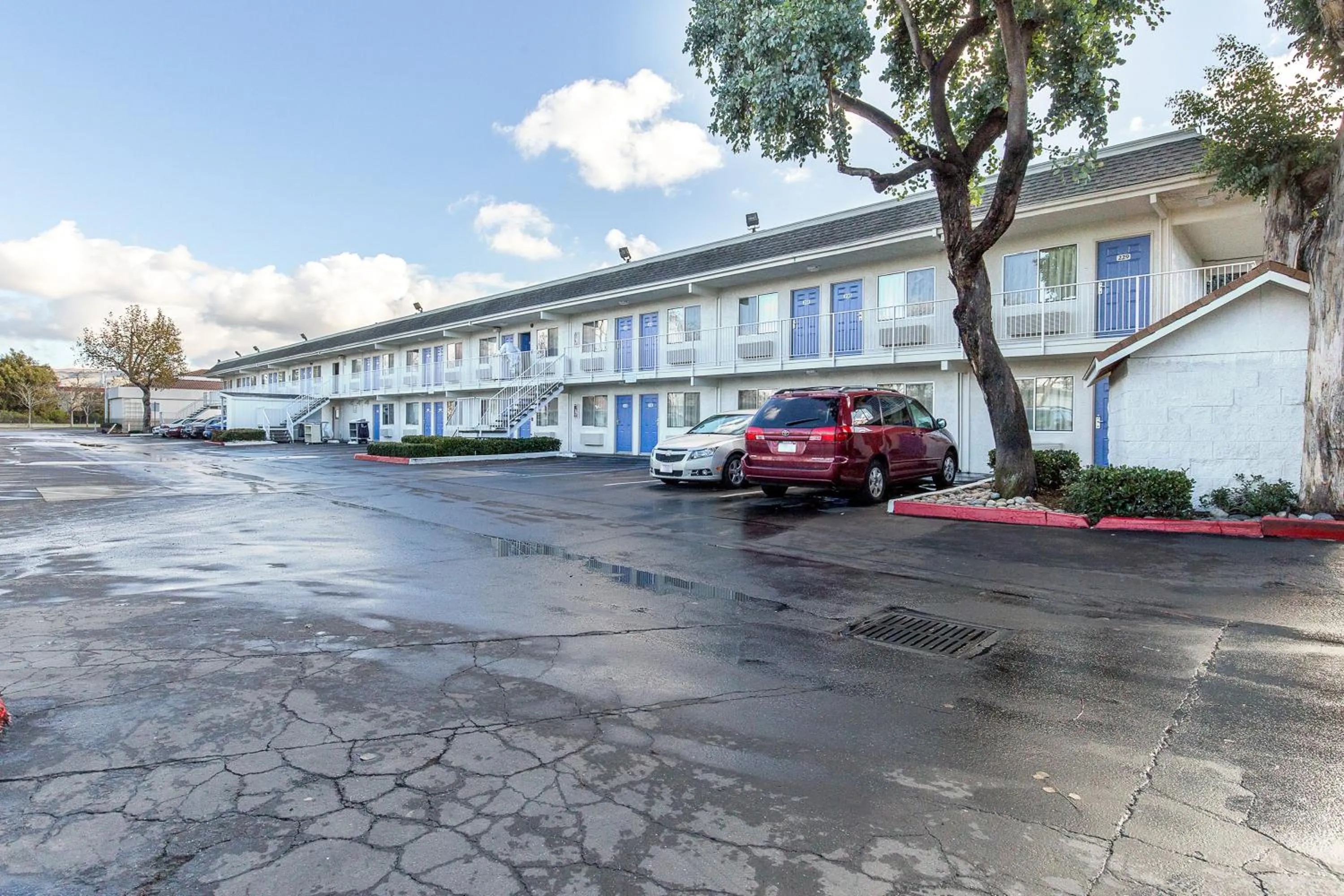 Facade/entrance in Motel 6 Hayward, CA- Silicon Valley Gateway